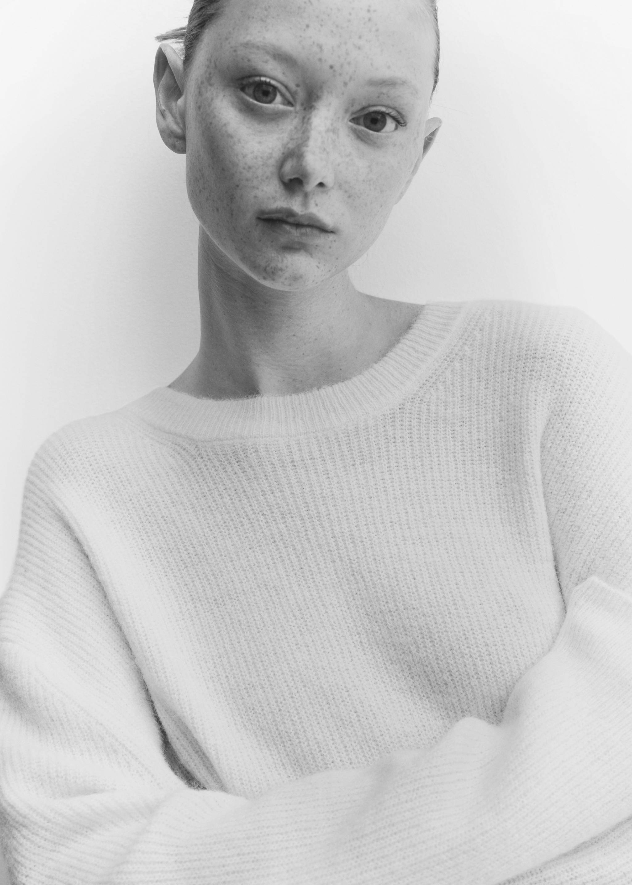 Straight round-neck sweater - Details of the article 1