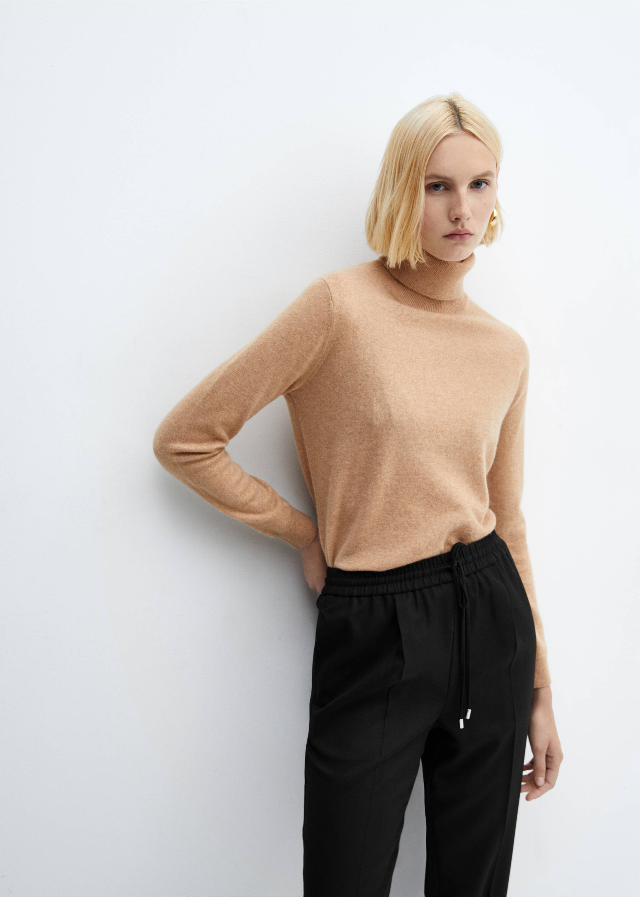 Flowy jogger trousers - Details of the article 1, Black. Ref: 57038277-00.