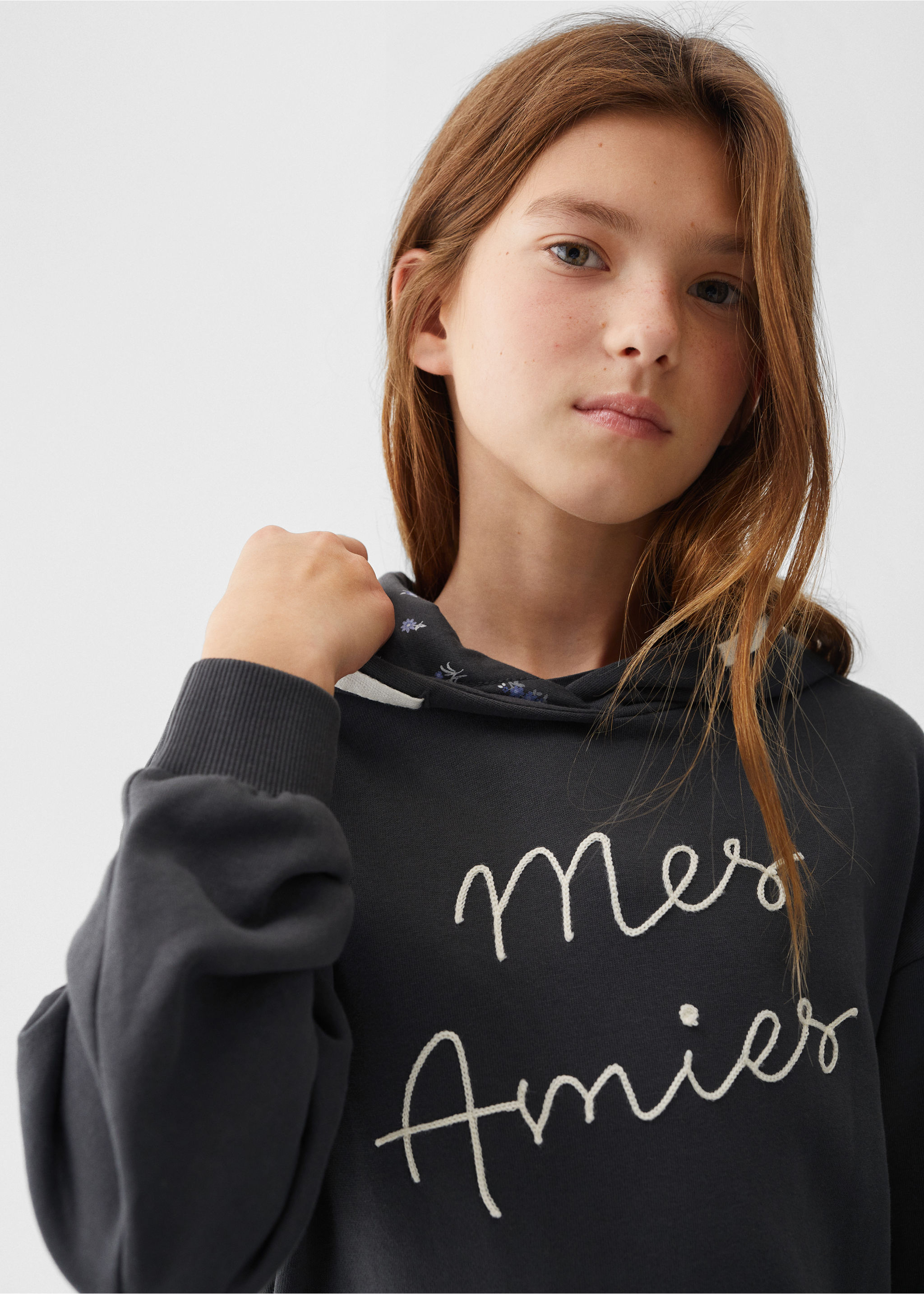 Sweatshirt mit aufgesticktem Schriftzug - Detail des Artikels 1