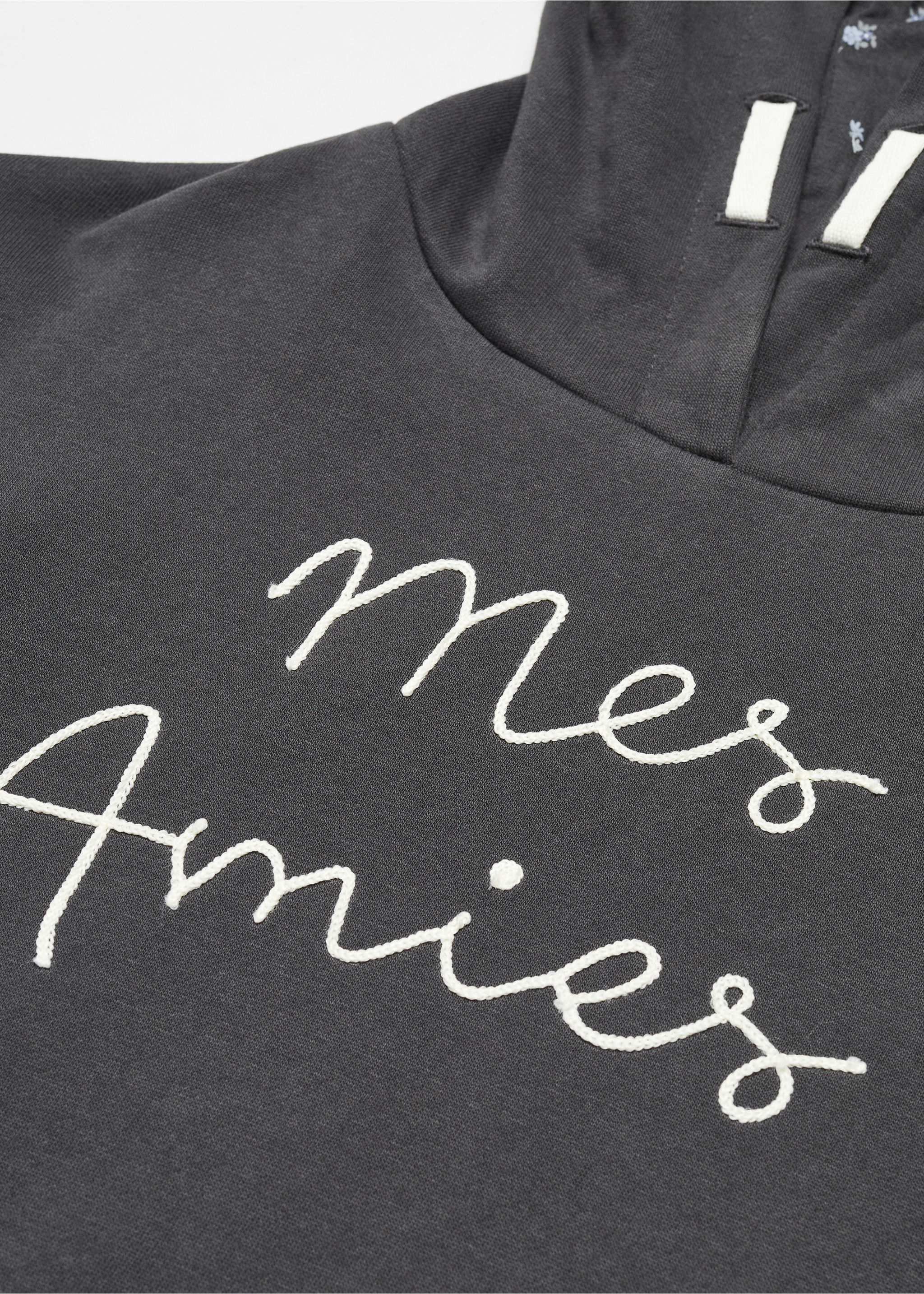 Sweatshirt mit aufgesticktem Schriftzug - Detail des Artikels 8