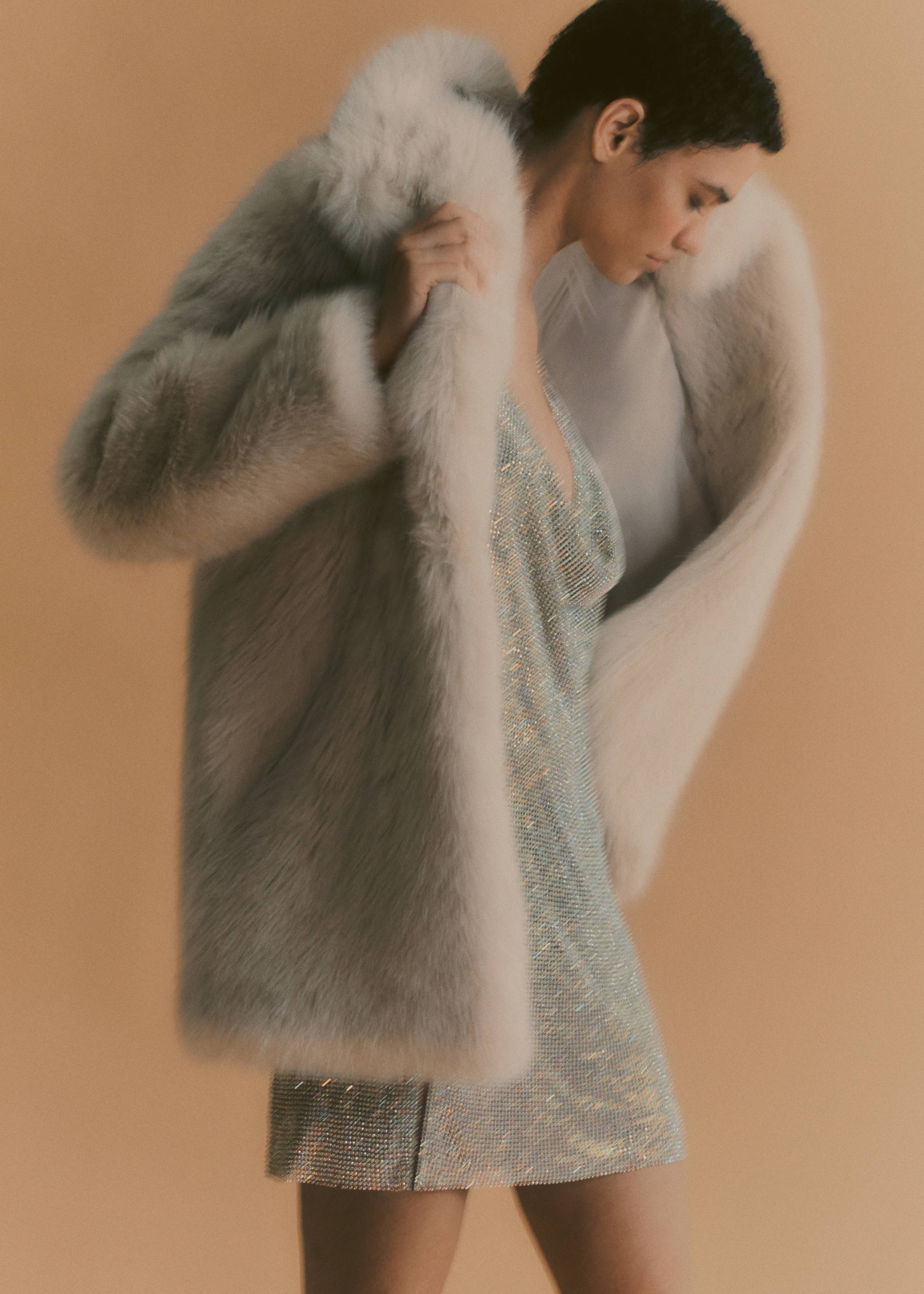 Coat with fur-effect lapels - Details of the article 7, Ecru. Ref: 57039096-00.