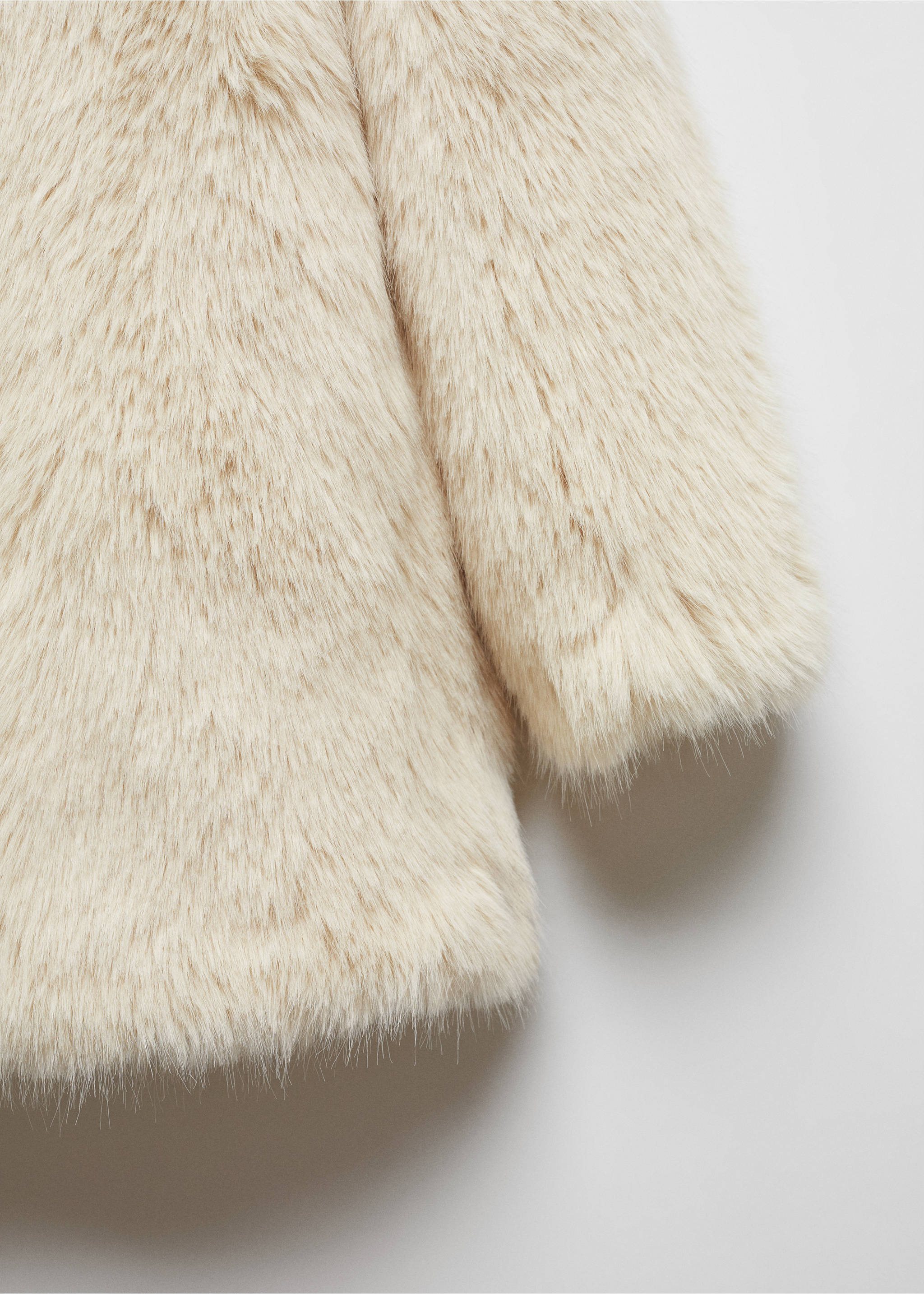 Coat with fur-effect lapels - Details of the article 8, Ecru. Ref: 57039096-00.