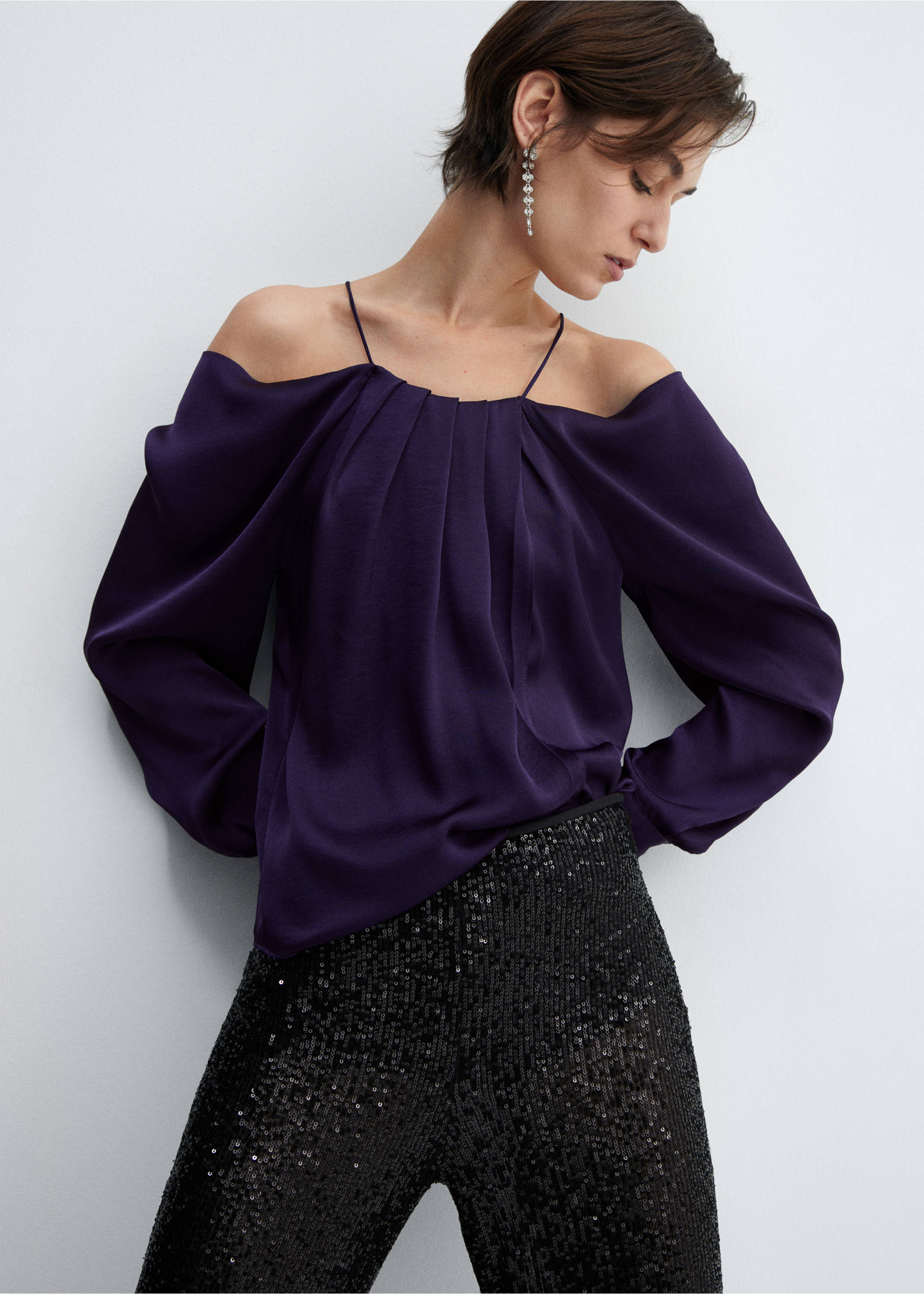 Blouse épaules découvertes - Plan moyen, Bleu nuit. Ref: 57039107-00.