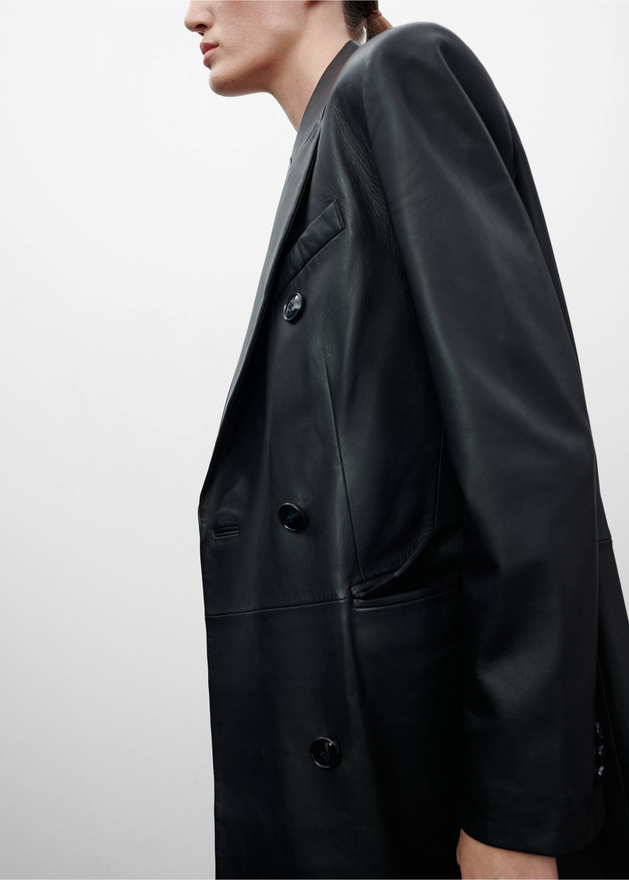 Double-breasted leather coat - Details of the article 2, Black. Ref: 57039115-00.