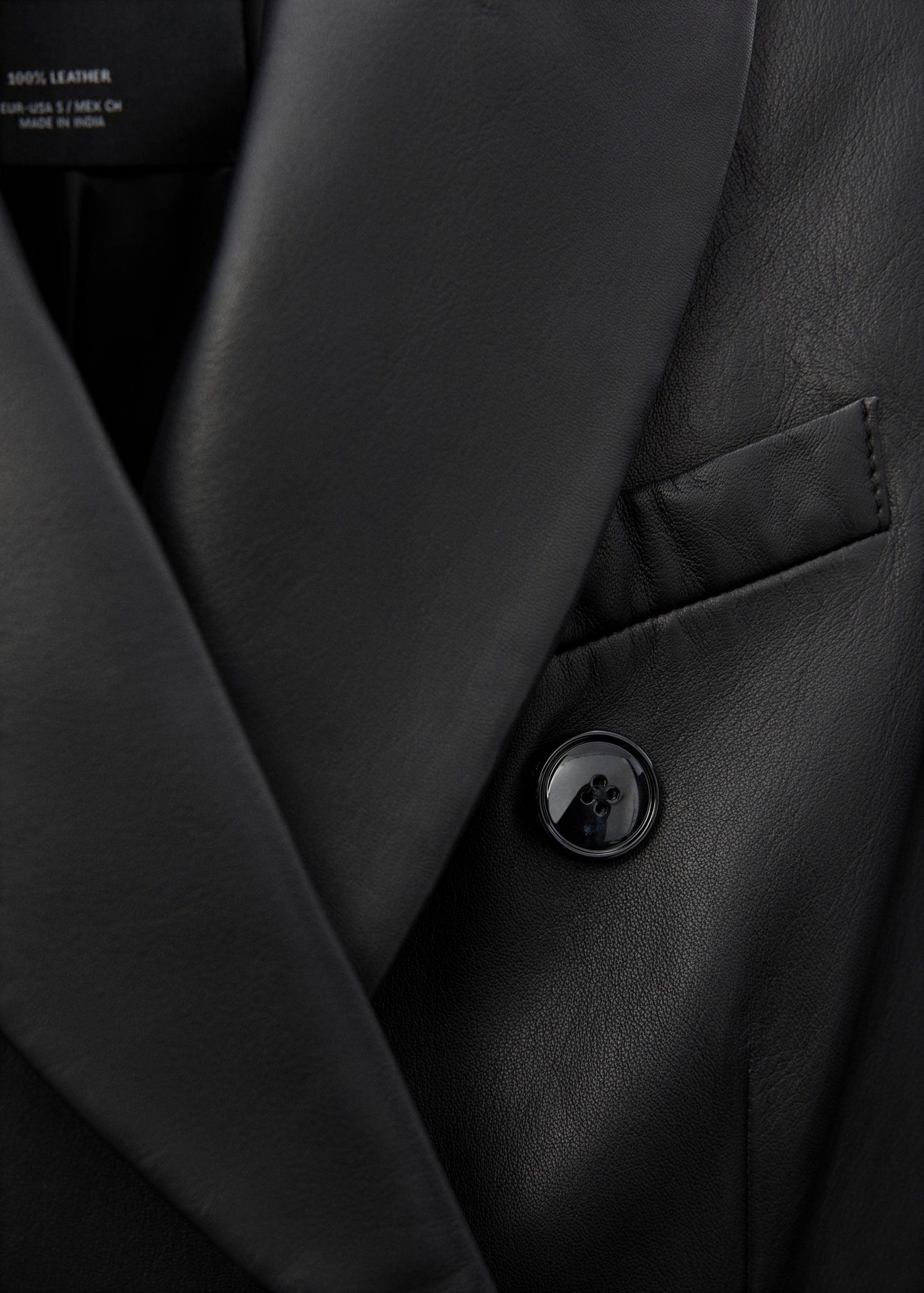 Double-breasted leather coat - Details of the article 8