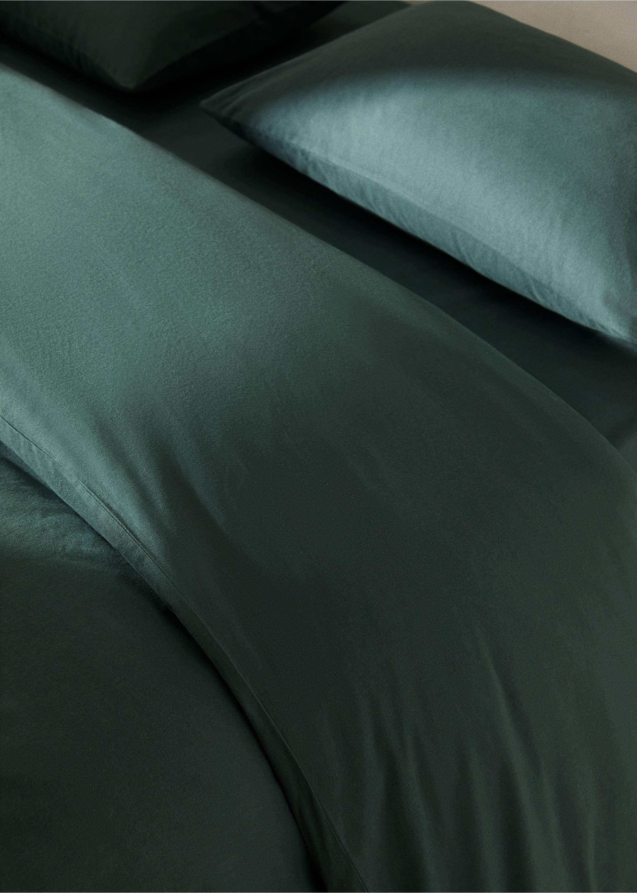 Plain flannel duvet cover Queen bed - Details of the article 7, Dark Green. Ref: 57039219-00.