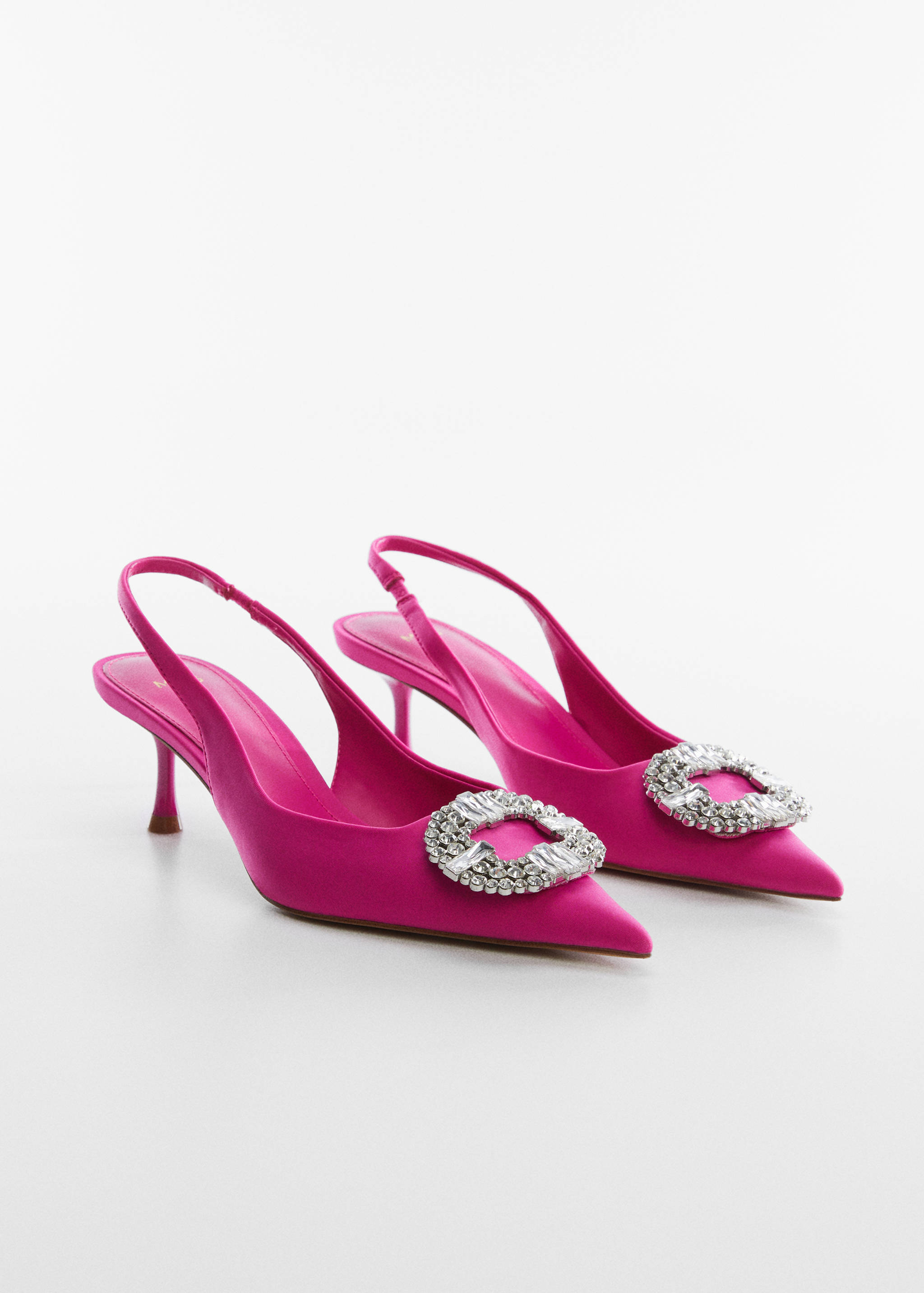 Chaussures pointues détail strass - Plan moyen