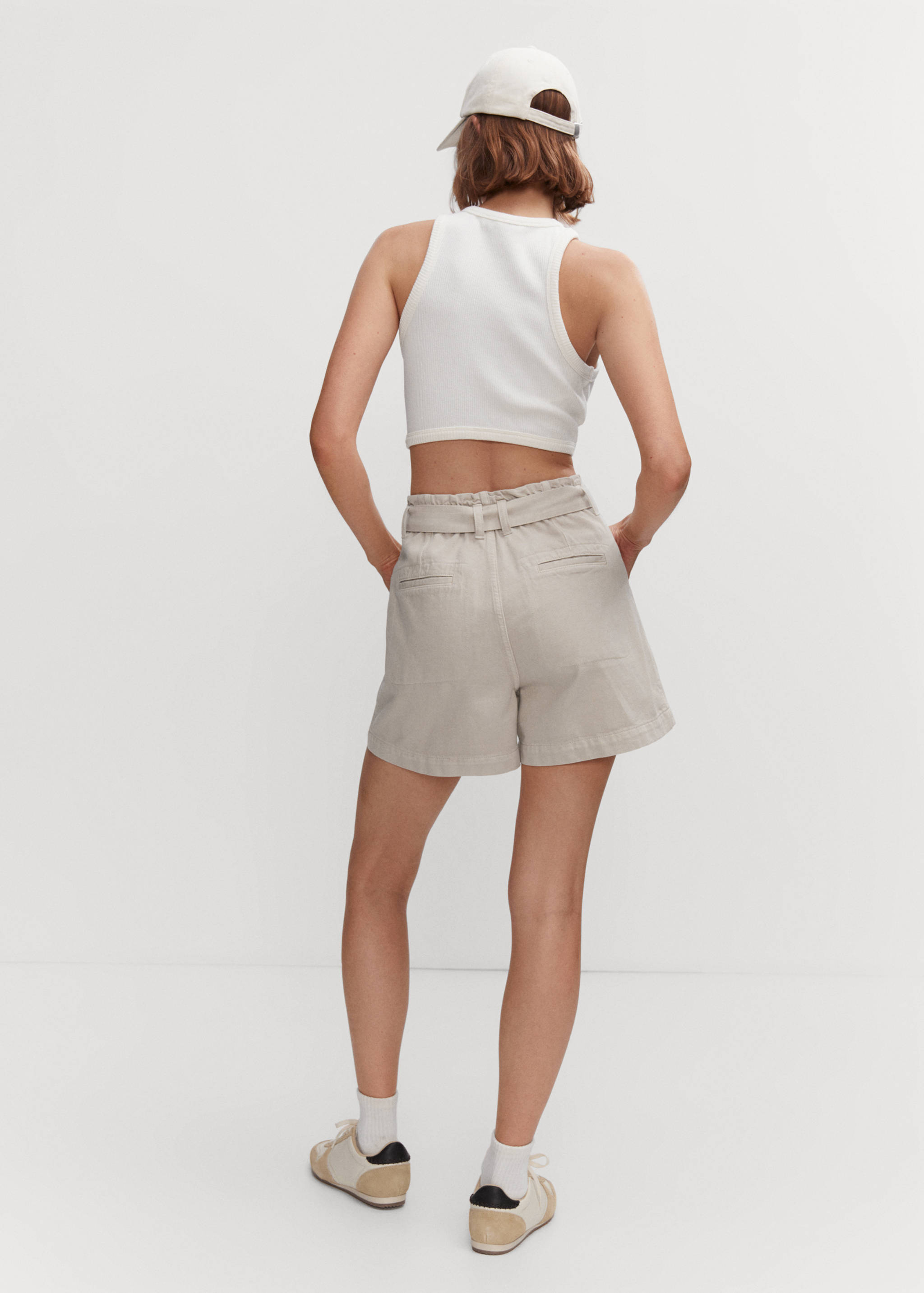 Paperbag shorts with belt - Reverse of the article