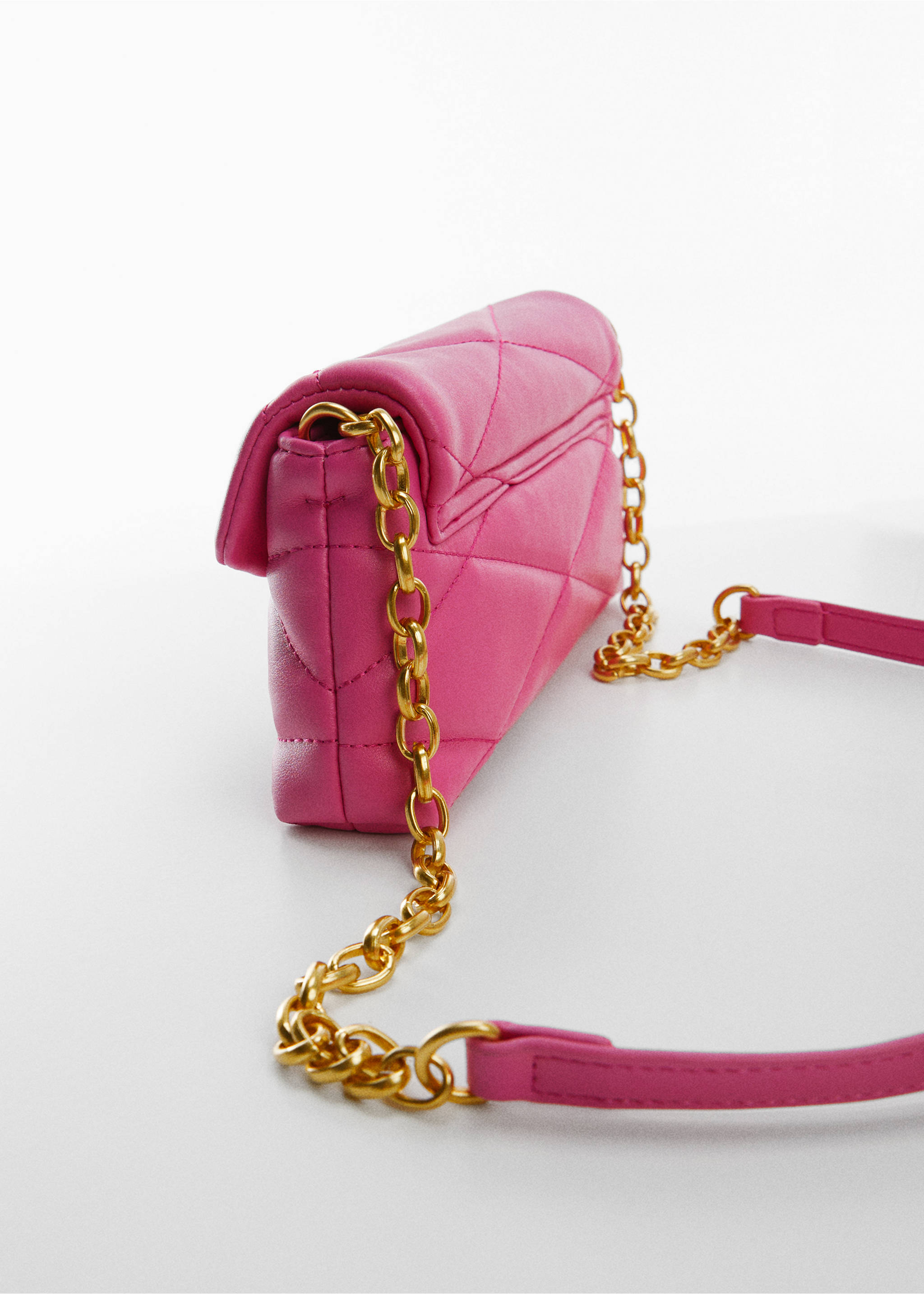 Quilted chain bag - Details of the article 1, Fuchsia. Ref: 57040158-00.