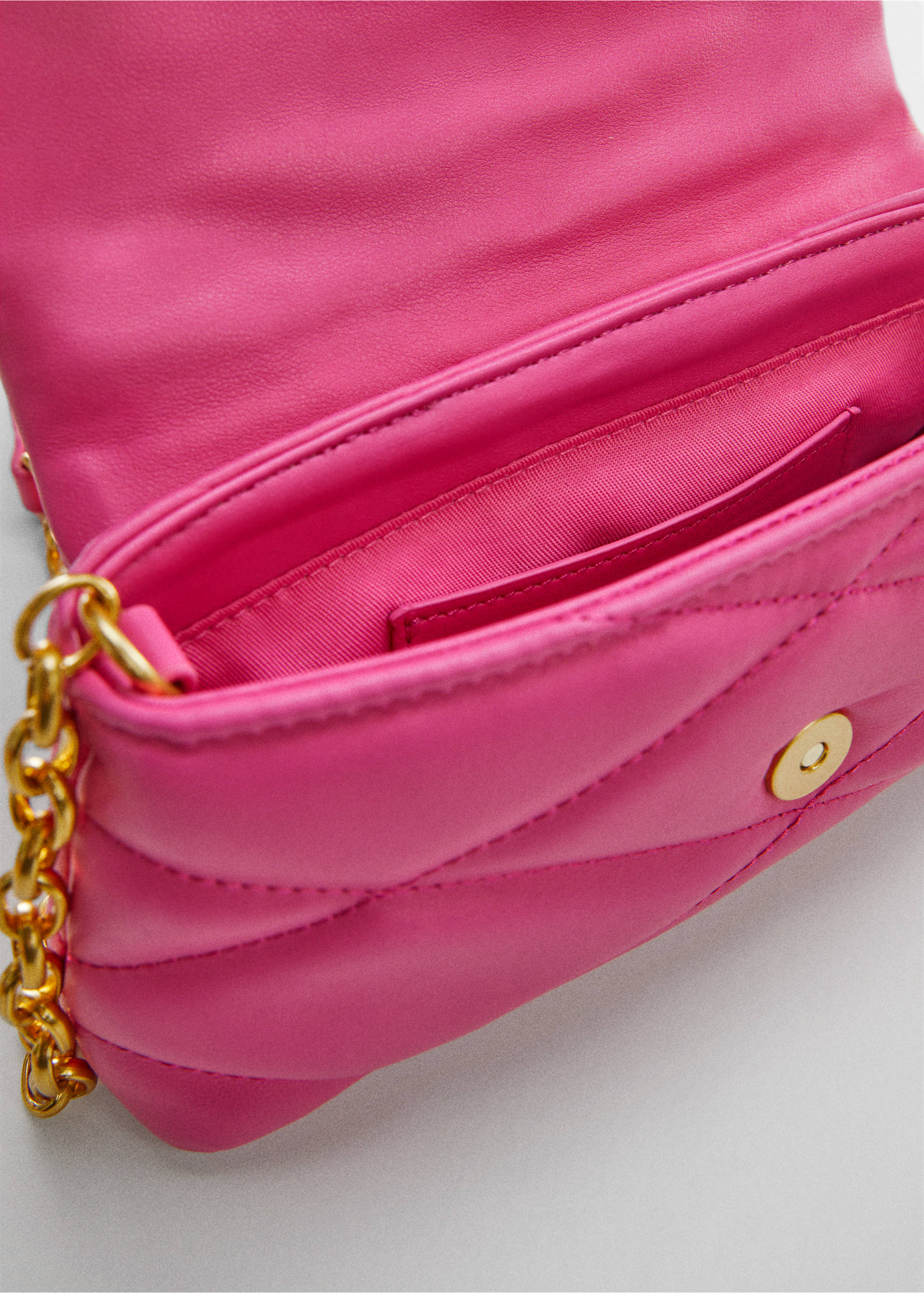 Quilted chain bag - Details of the article 2, Fuchsia. Ref: 57040158-00.