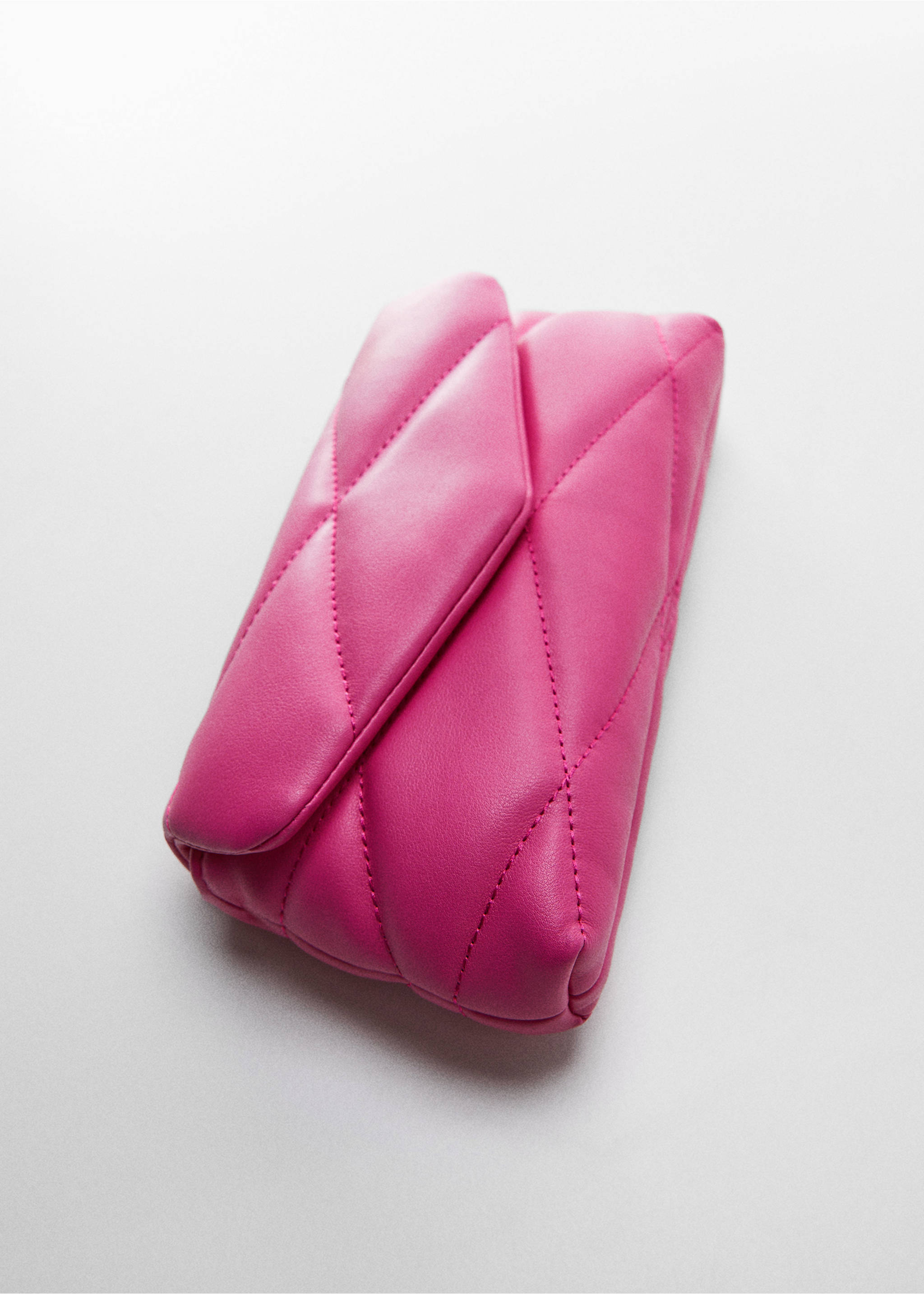 Quilted chain bag - Details of the article 5, Fuchsia. Ref: 57040158-00.