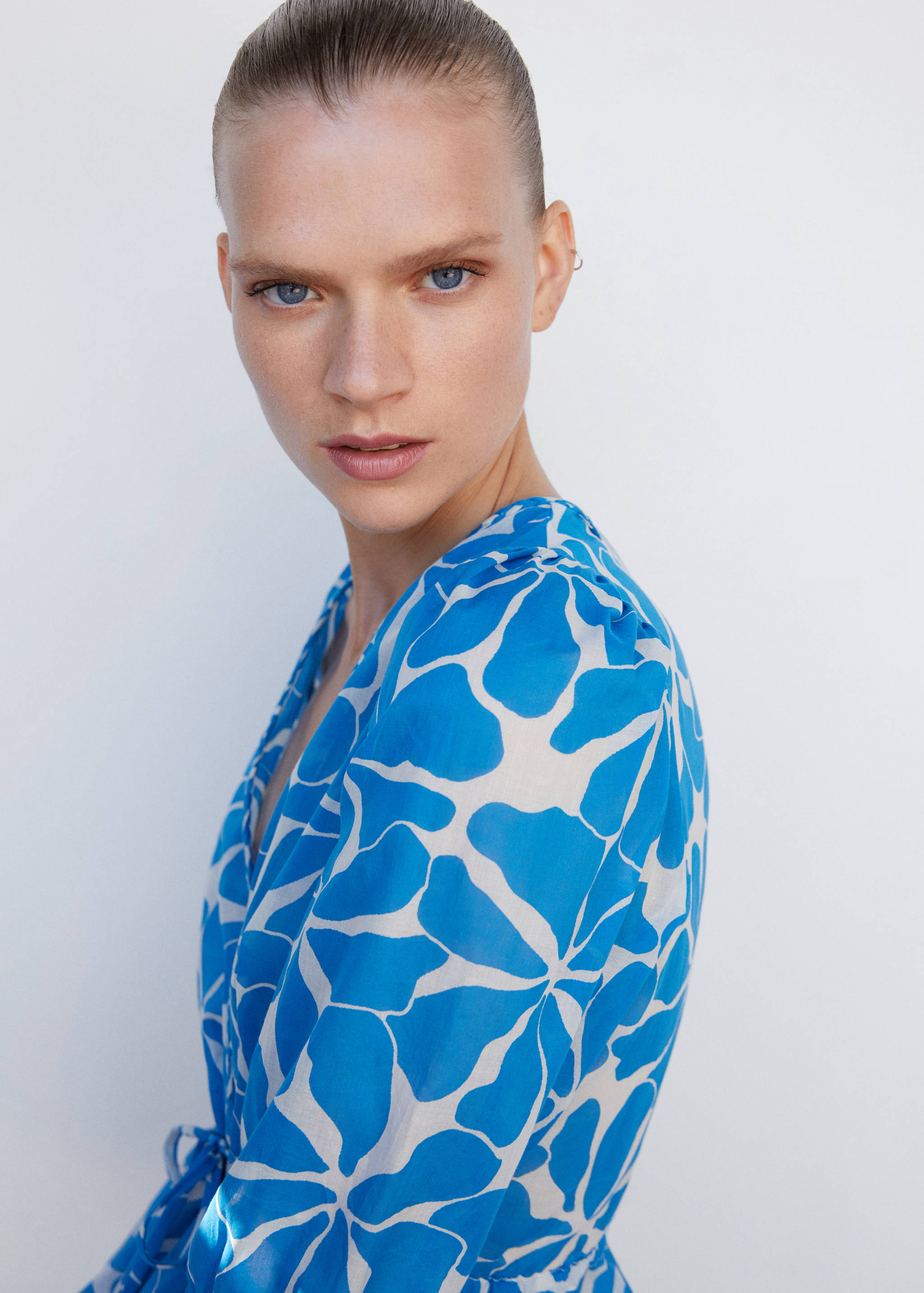 Double-breasted blouse with bow - Details of the article 1