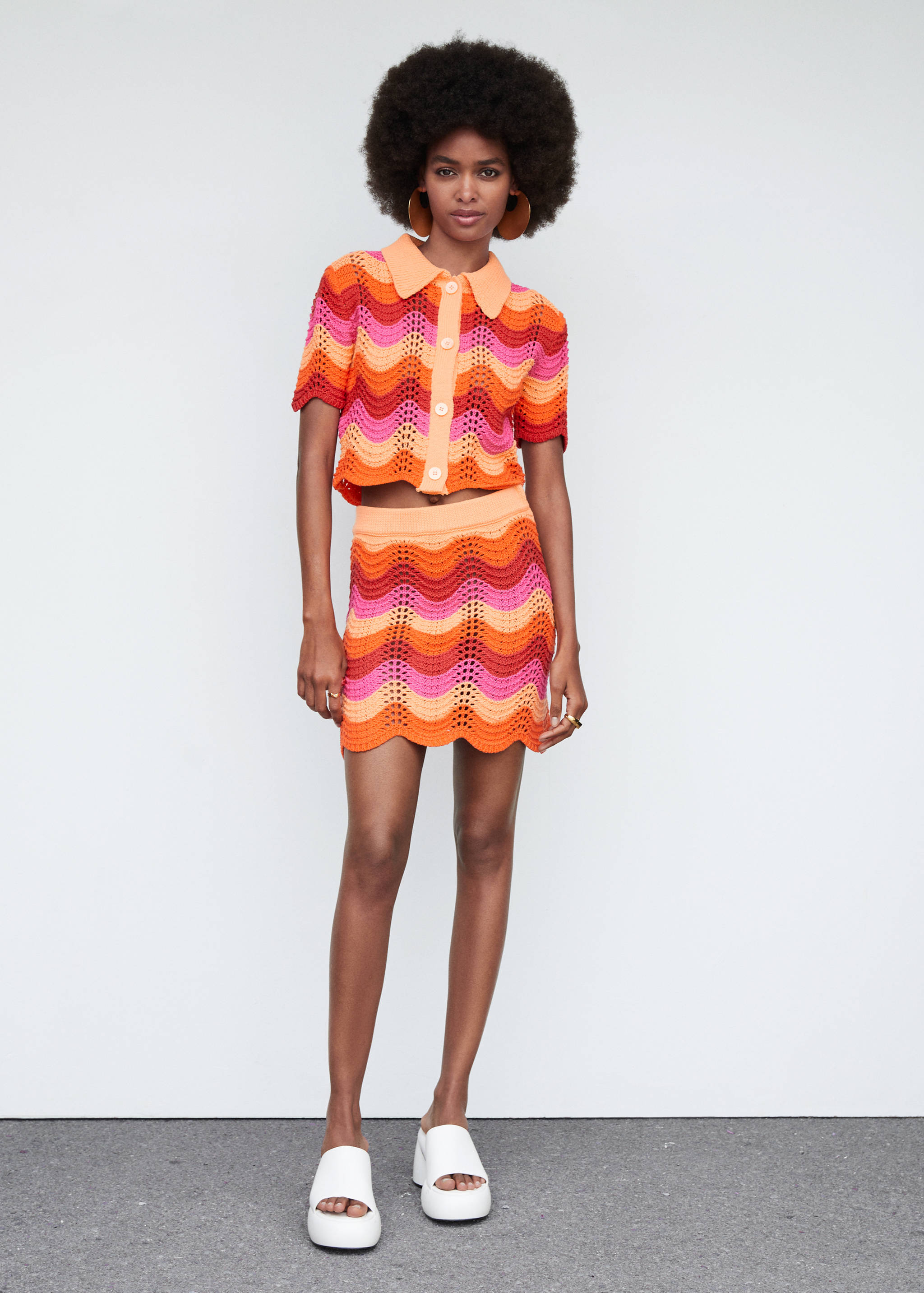 Knitted mini-skirt with lace accents - General plane