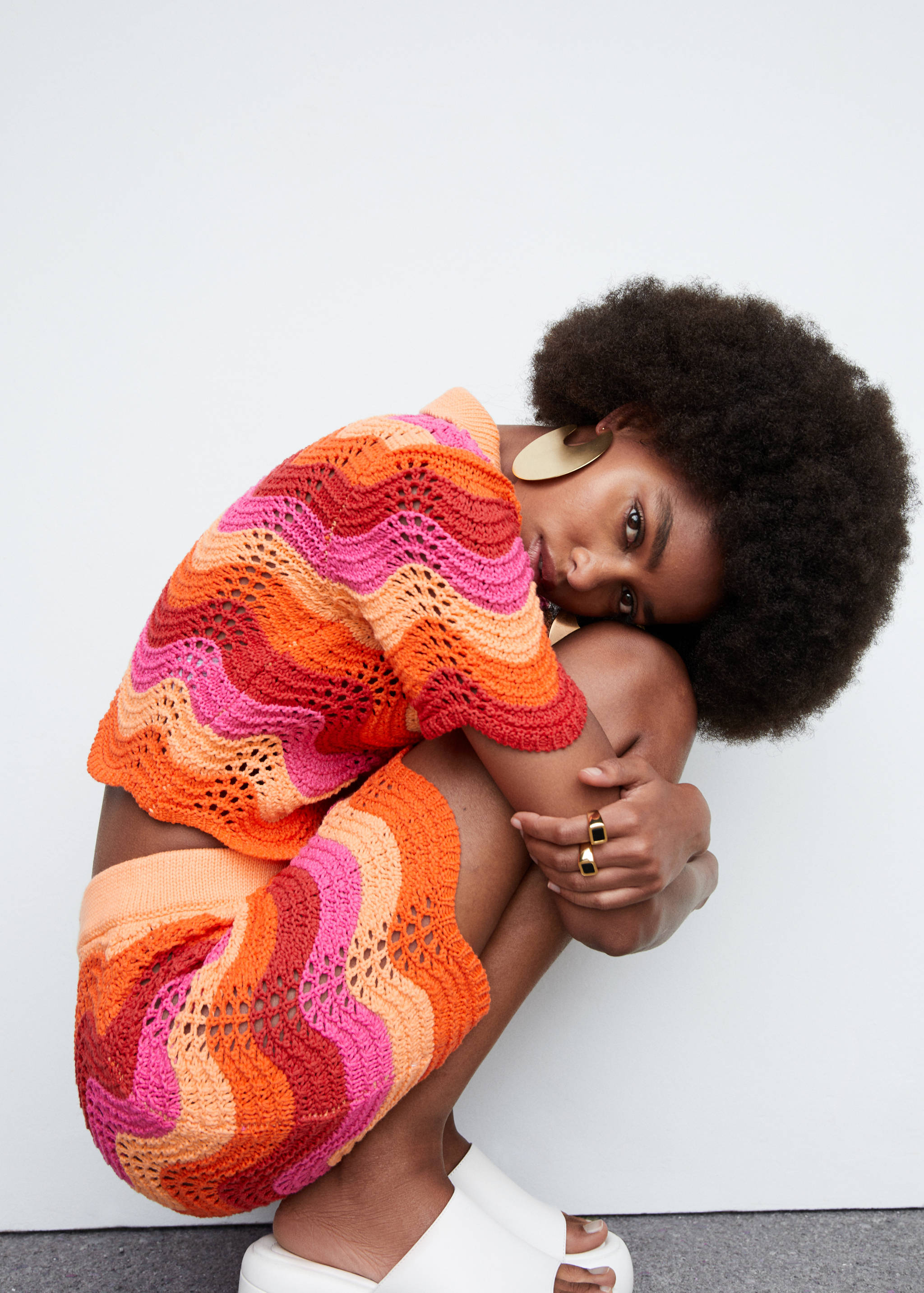 Knitted mini-skirt with lace accents - Details of the article 2