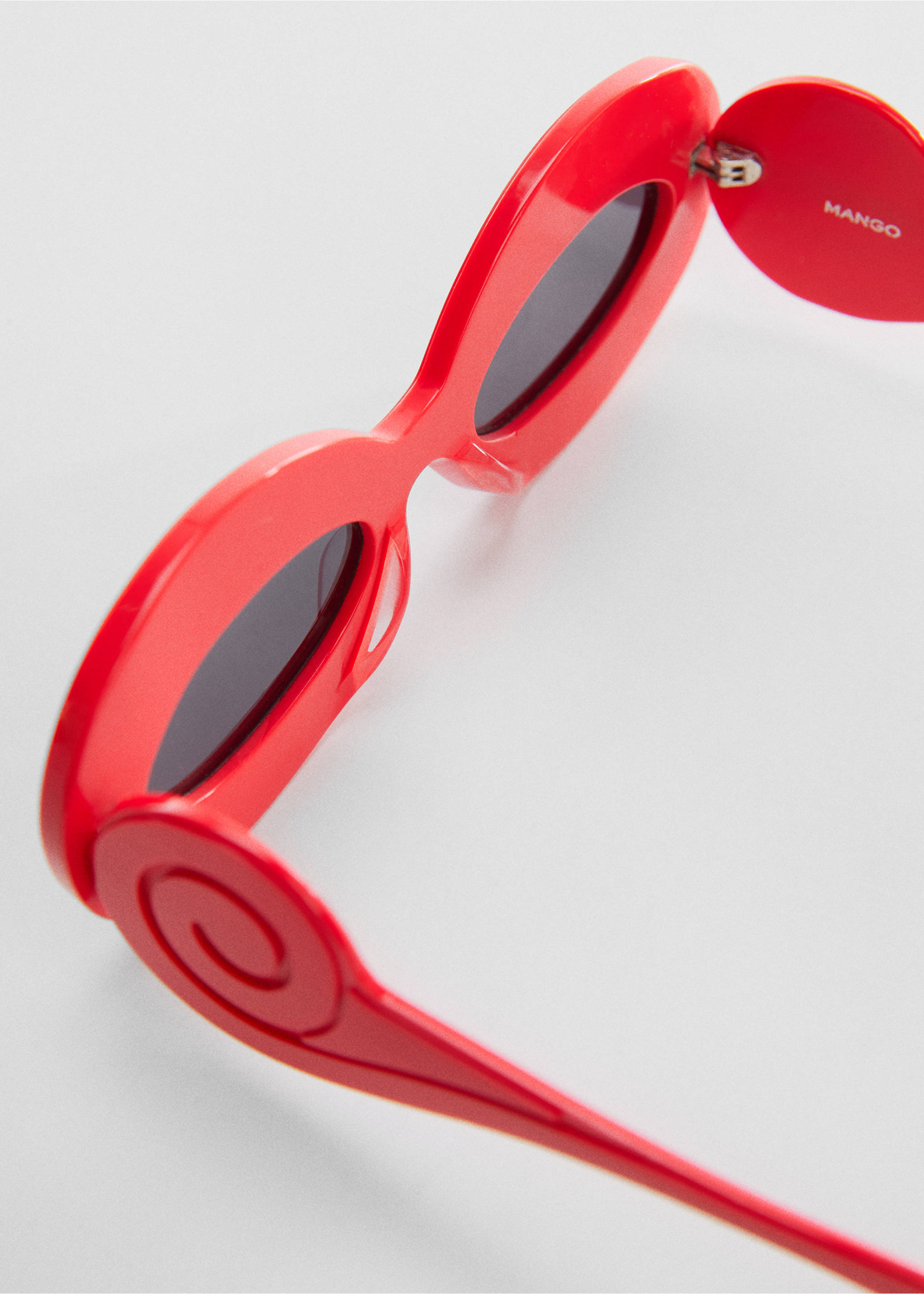 Lunettes de soleil monture maxi - Détail de l'article 1, Rouge. Ref: 57040262-00.