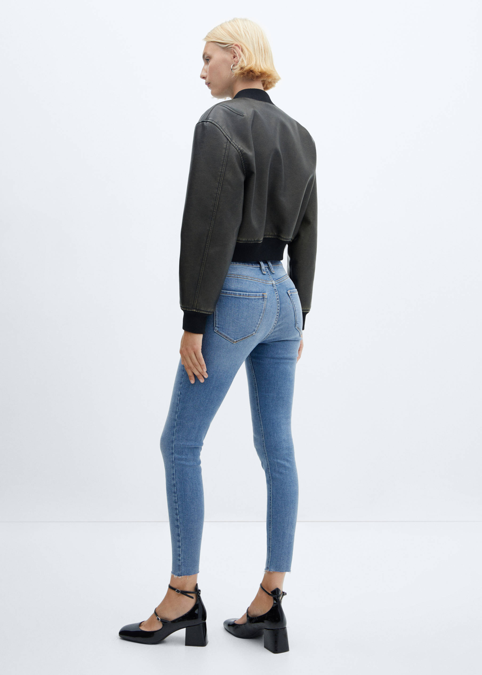 Skinny-Jeans in Cropped-Länge - Rückseite des Artikels