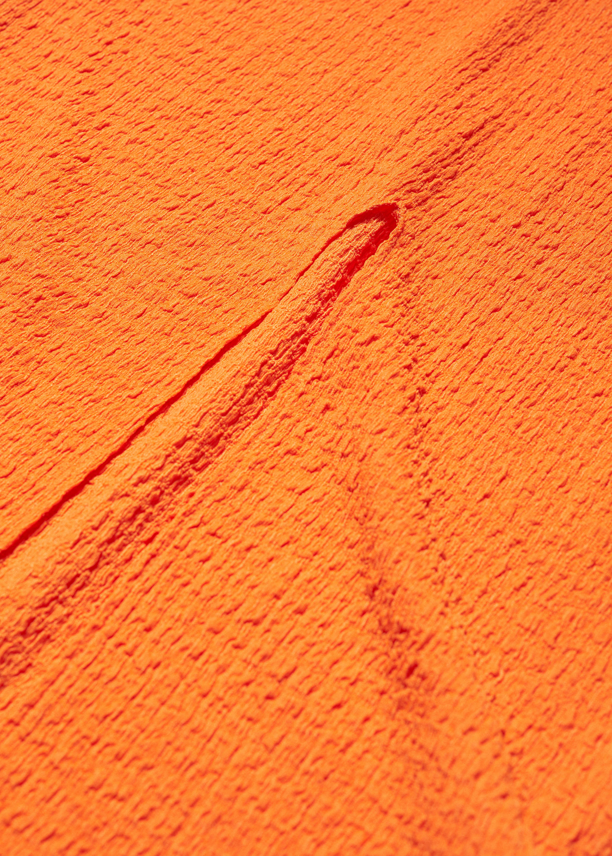 Texturiertes Kleid mit Schlitz - Detail des Artikels 8