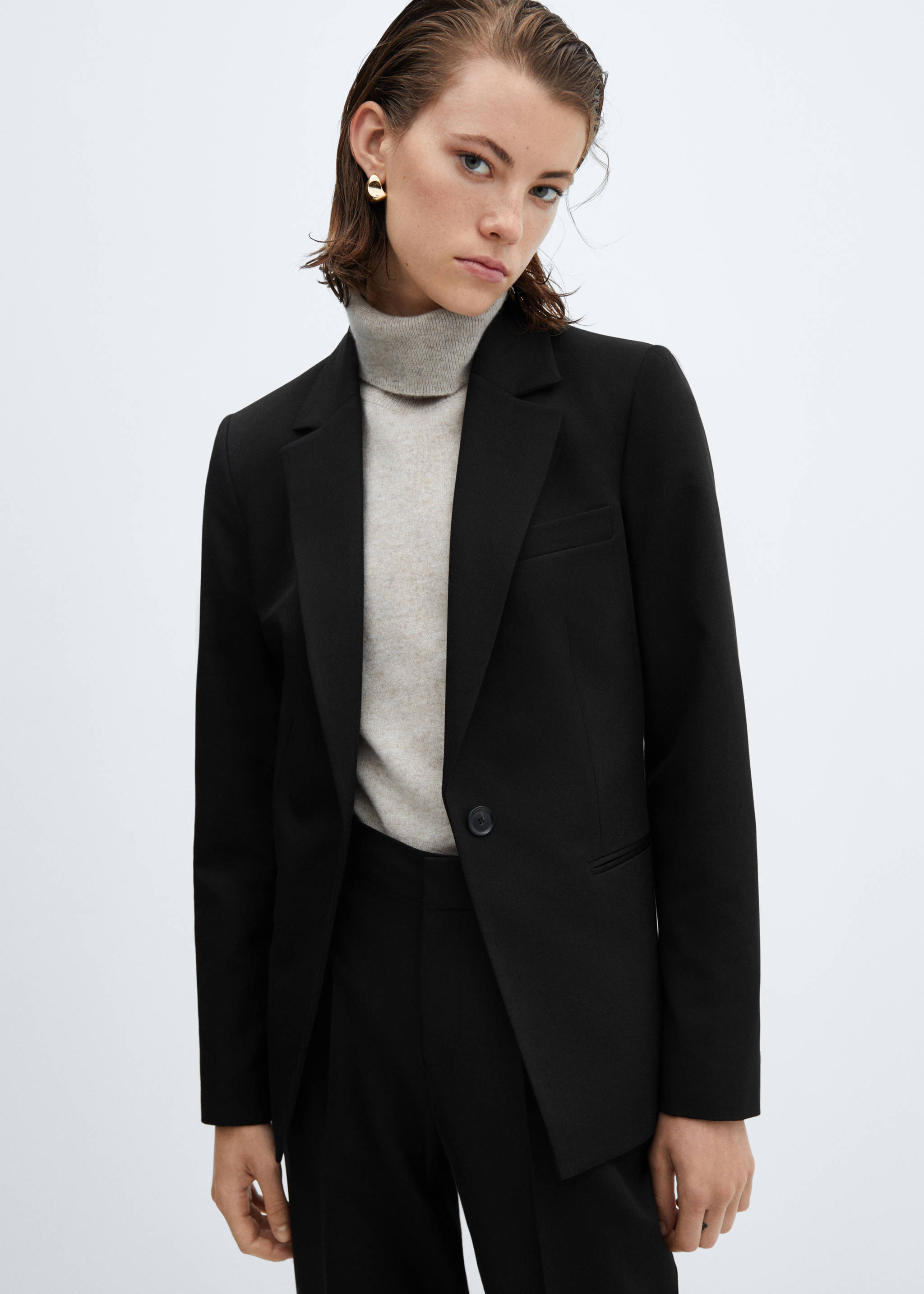 Americana básica entallada - Plano medio