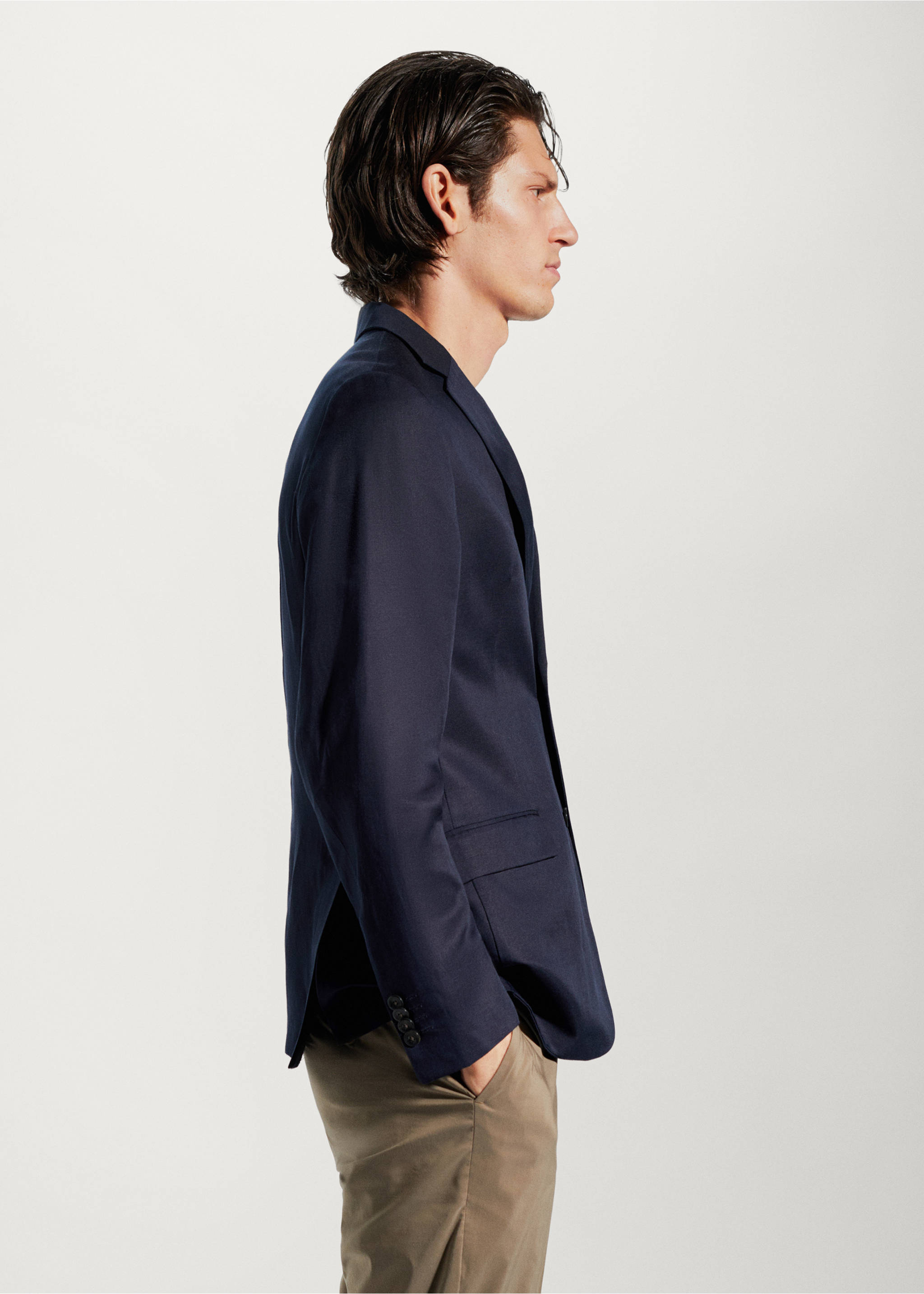 Slim Fit Anzugjacke aus Leinen - Detail des Artikels 2, Marineblau. Ref: 57040547-00.