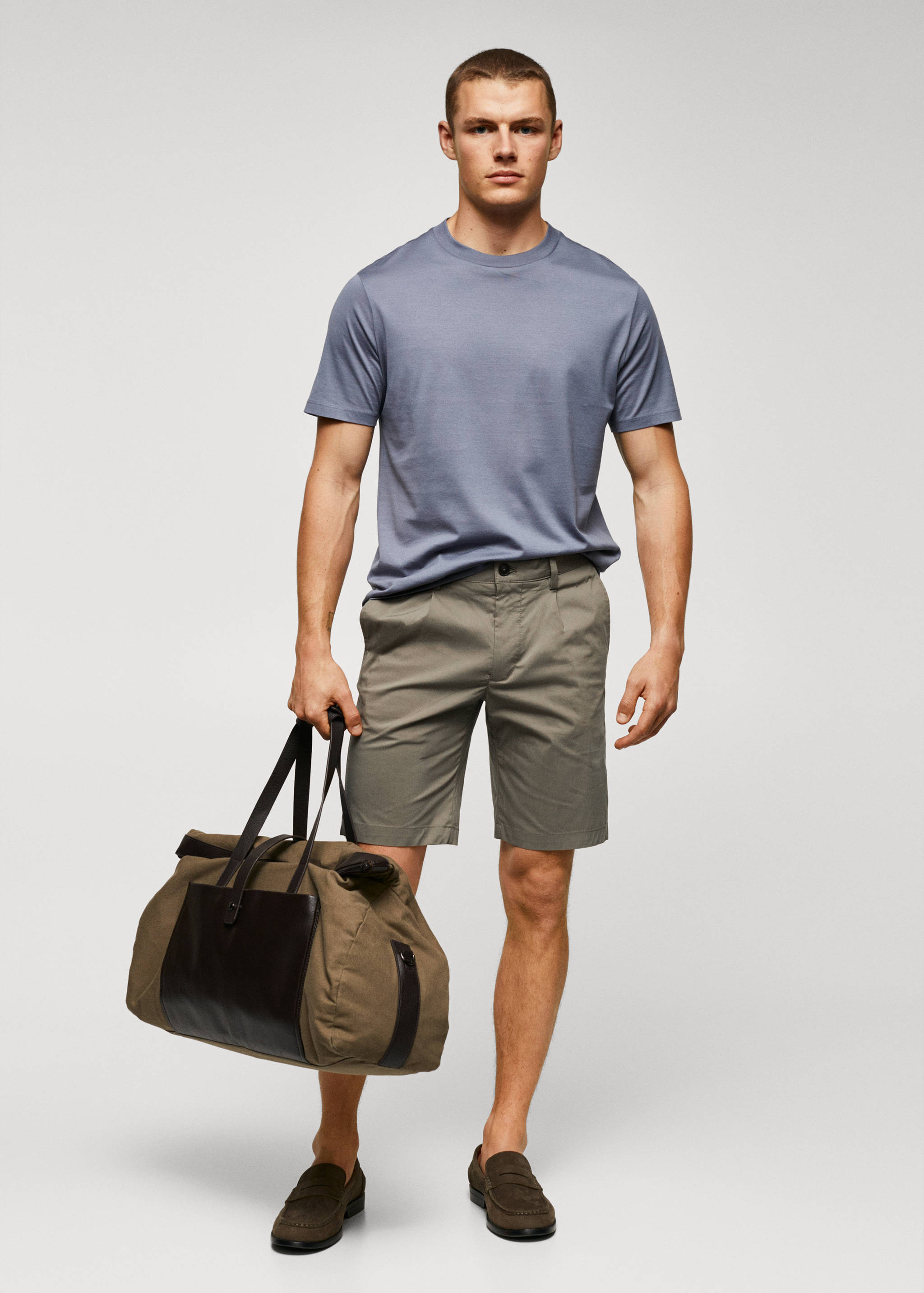 Cotton pleated Bermuda shorts - General plane