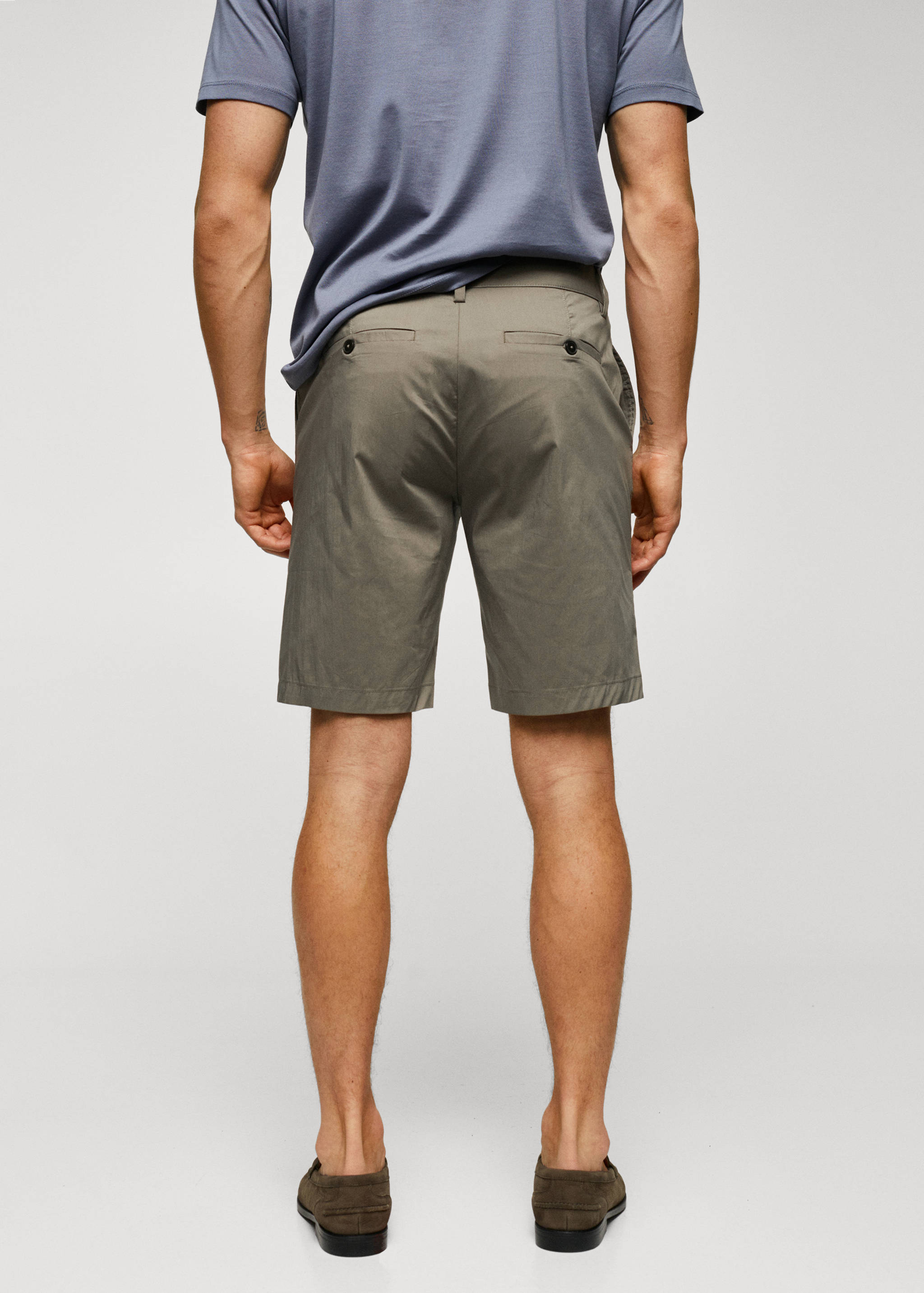 Cotton pleated Bermuda shorts - Reverse of the article