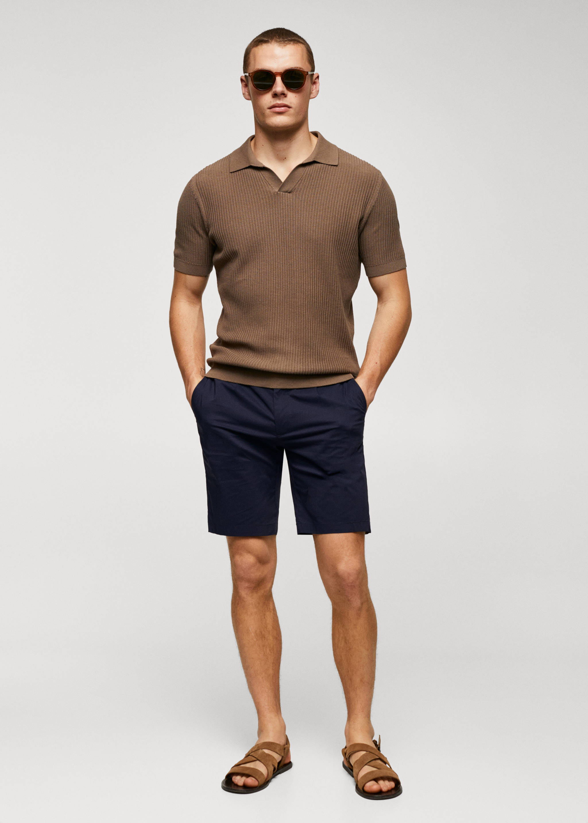 Cotton pleated Bermuda shorts - General plane