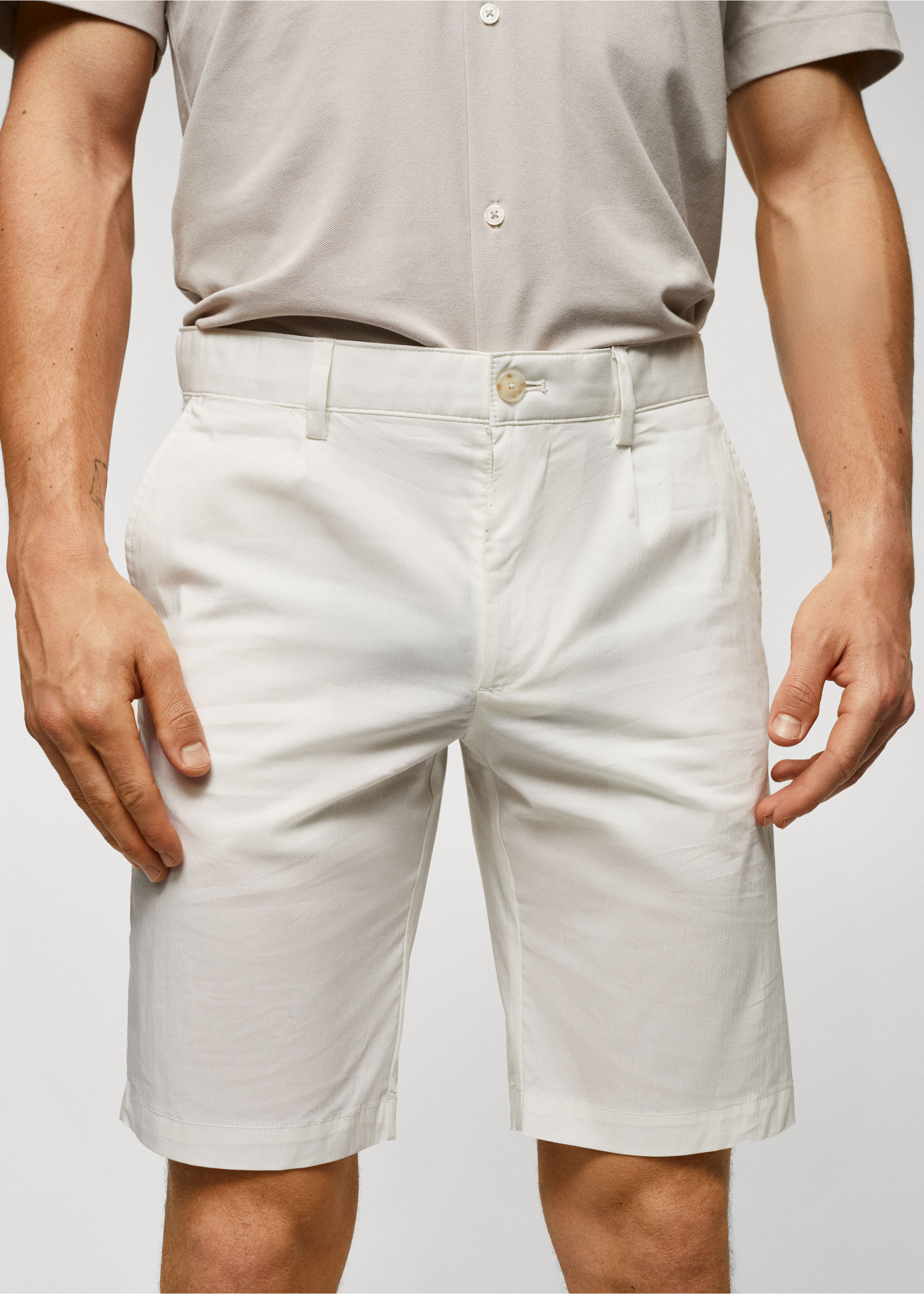 Cotton pleated Bermuda shorts - Details of the article 1