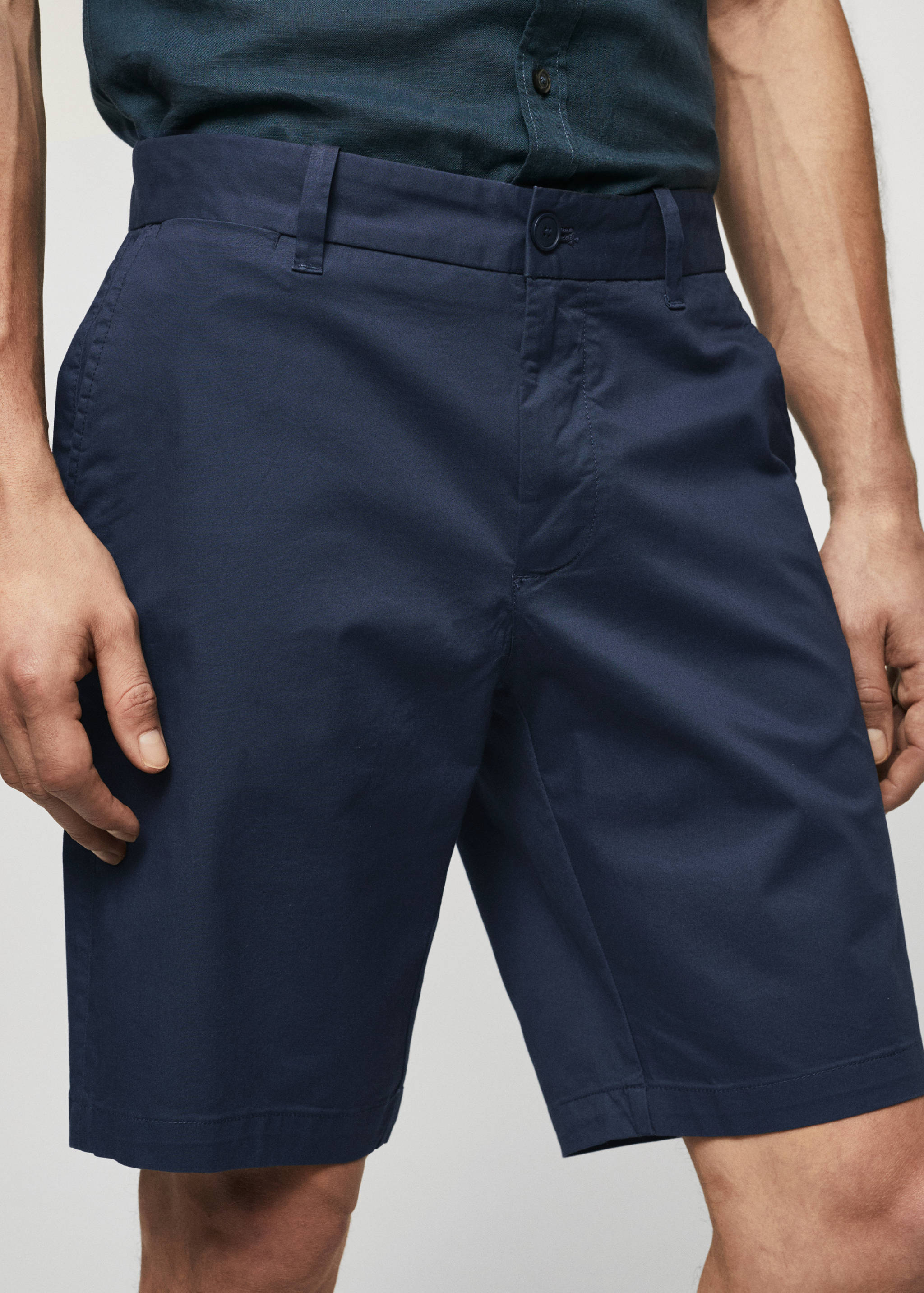 Slim-fit chino cotton bermuda shorts - Details of the article 1