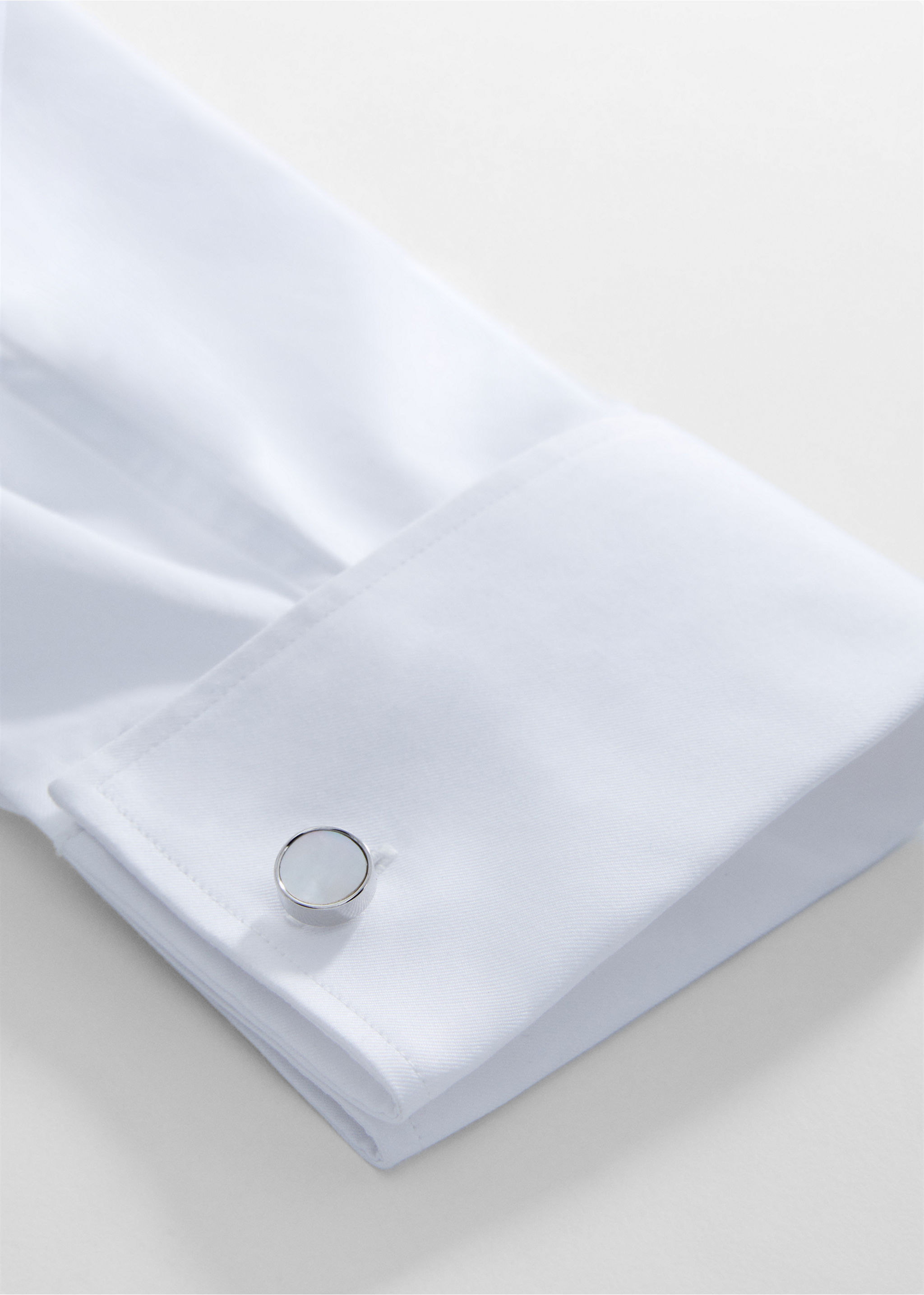 Round mother-of-pearl cufflinks - Details of the article 1