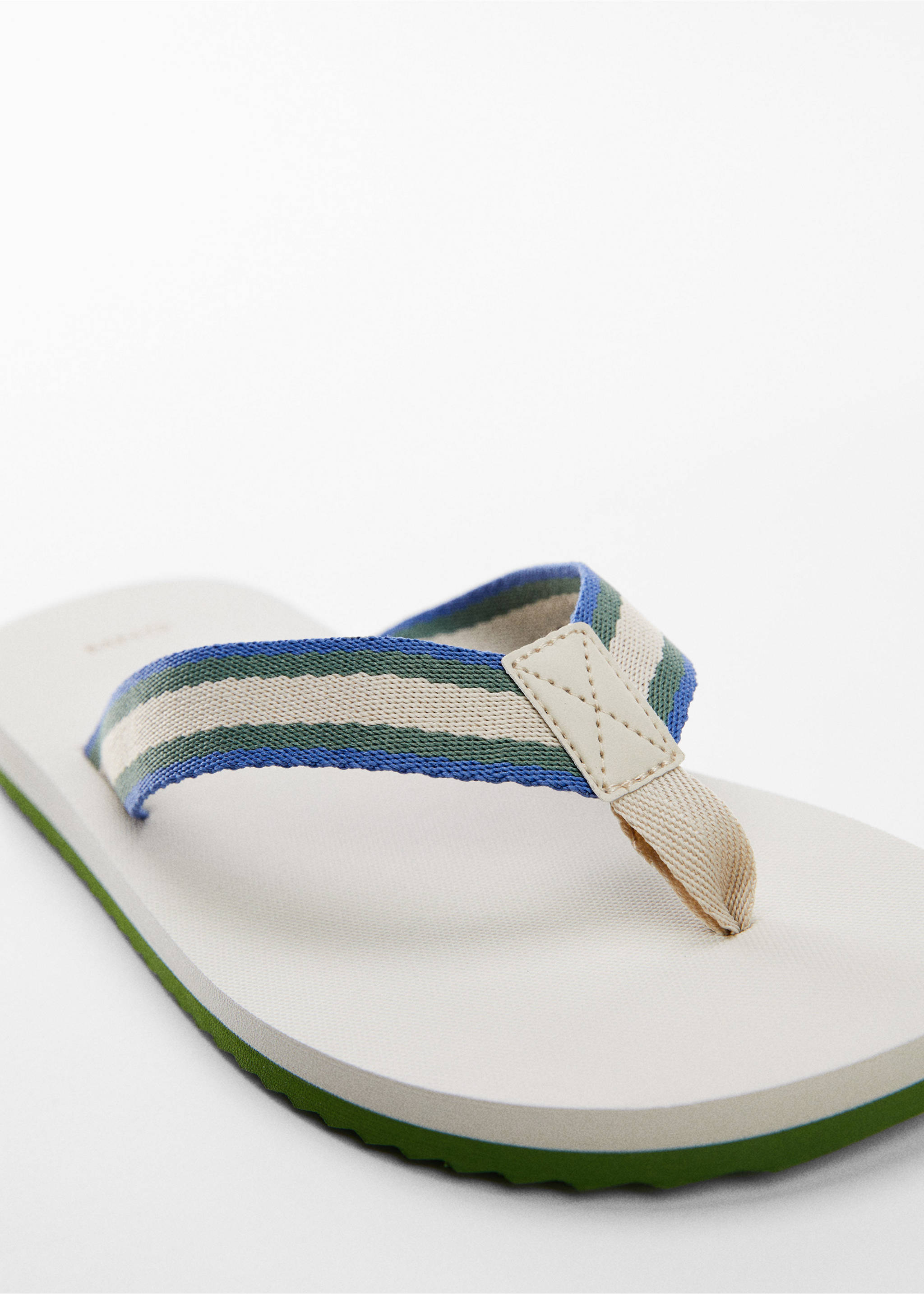 Flip-flops with contrasting colour straps - Details of the article 1, Beige. Ref: 57040672-00.