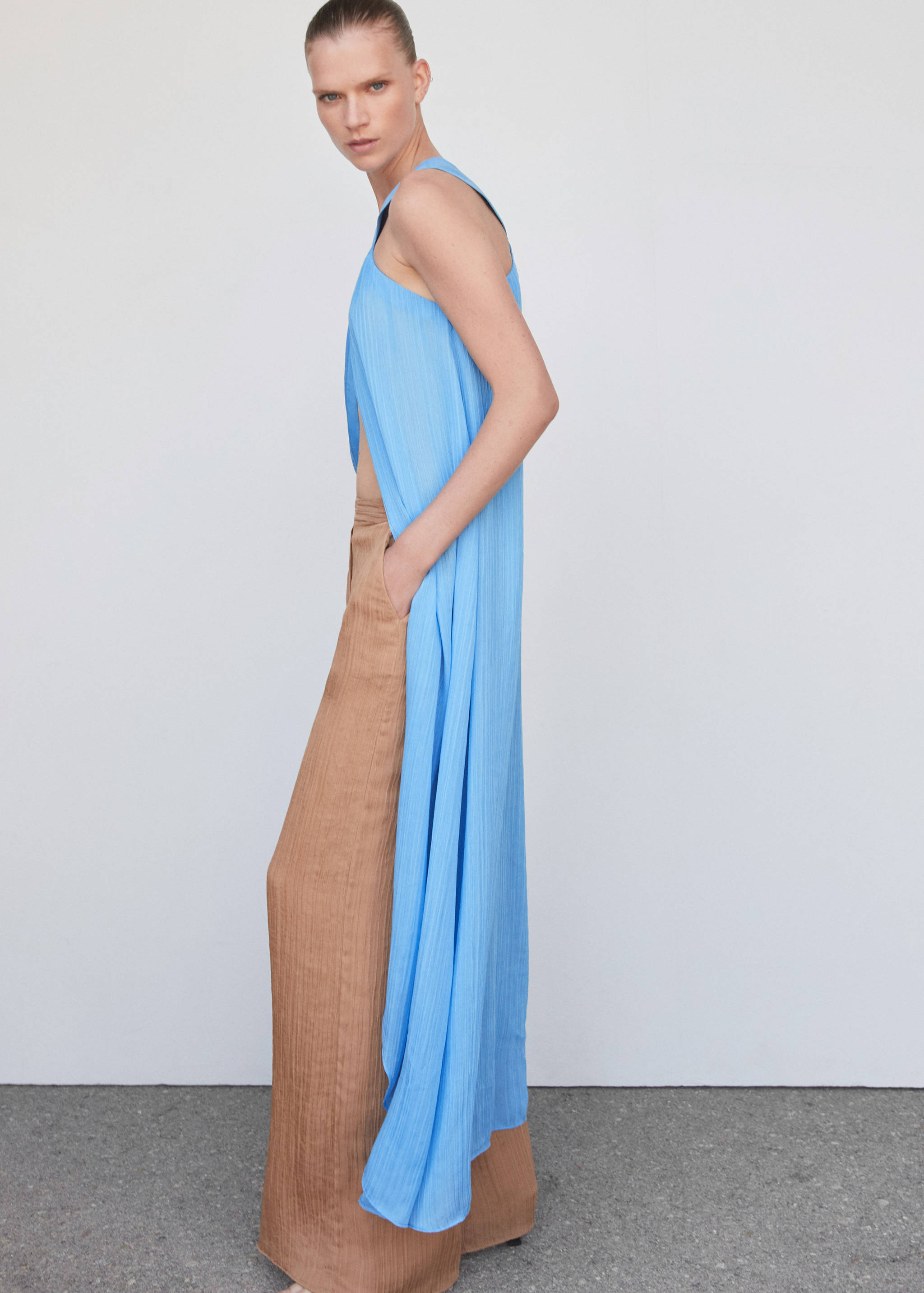 Vestido plissado com gola halter - Pormenor do artigo 2