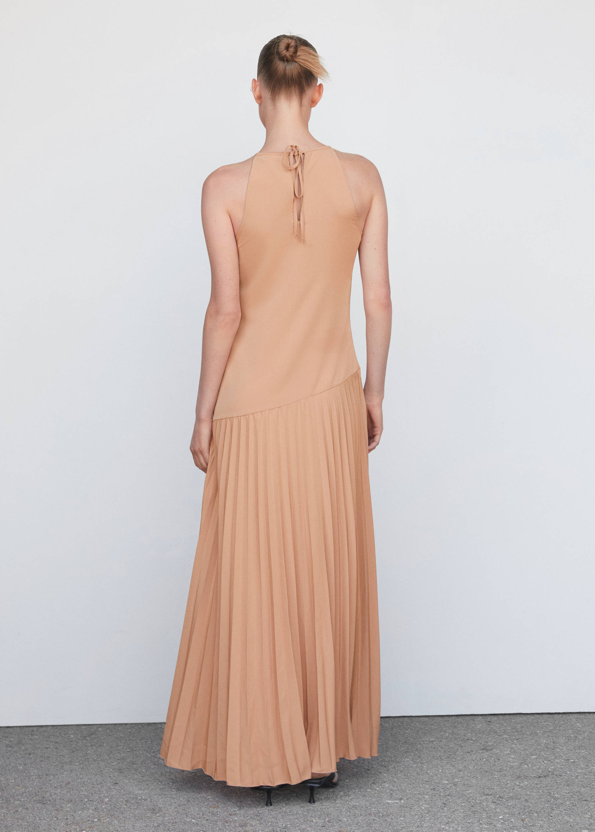 Pleated panel dress - Reverse of the article