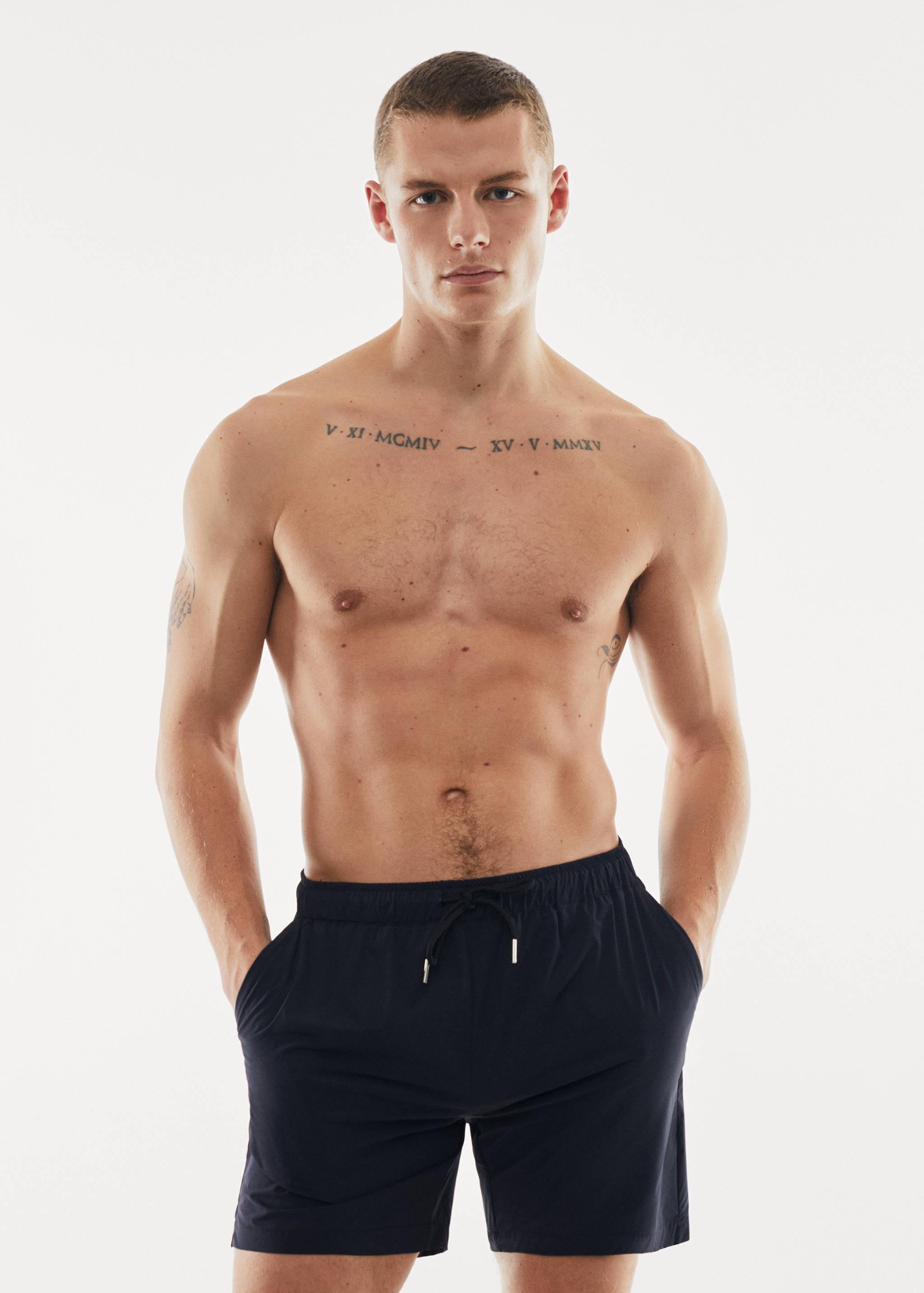 Maillot de bain uni - Plan moyen