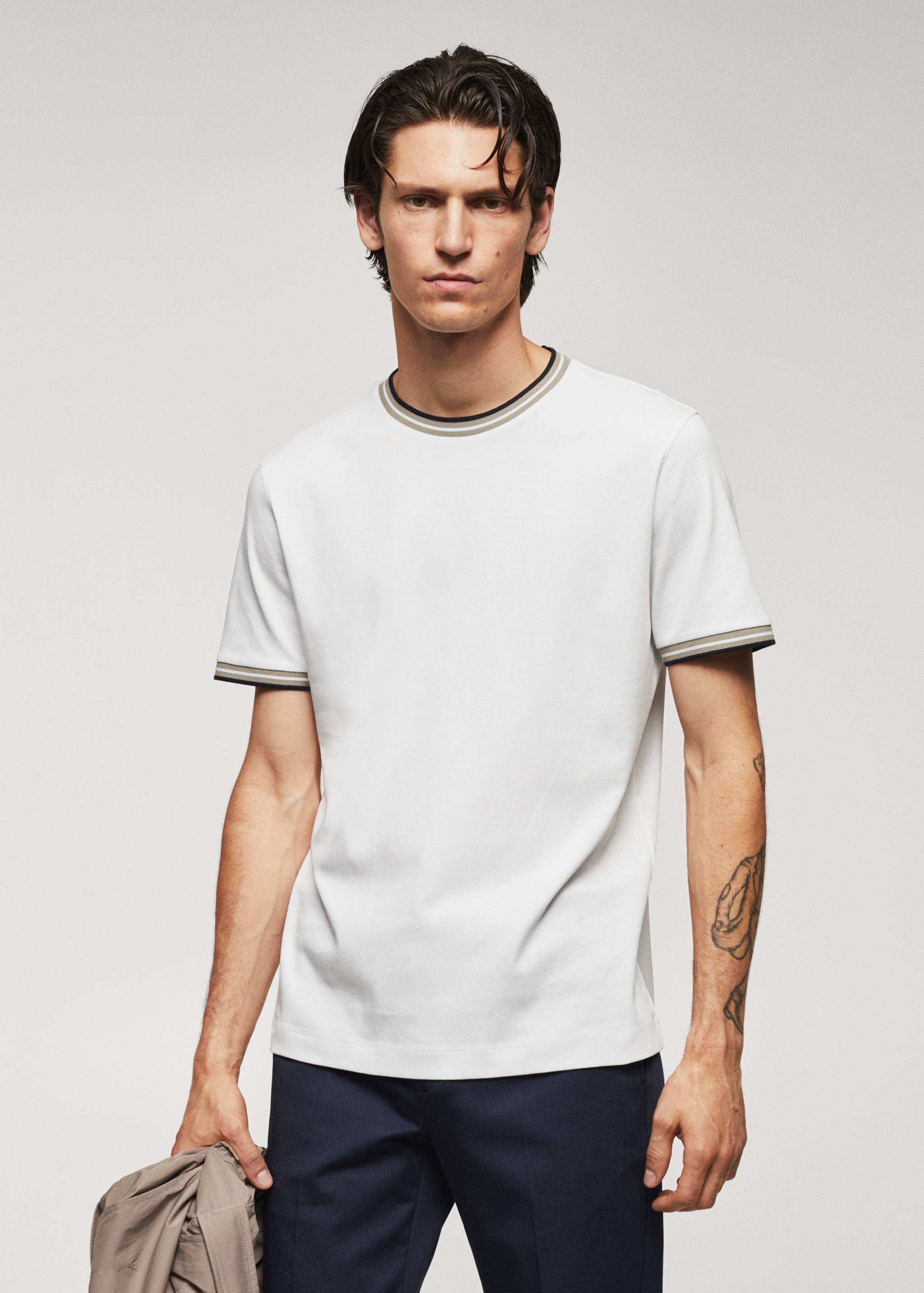 100% cotton t-shirt with contrast piping - Medium plane