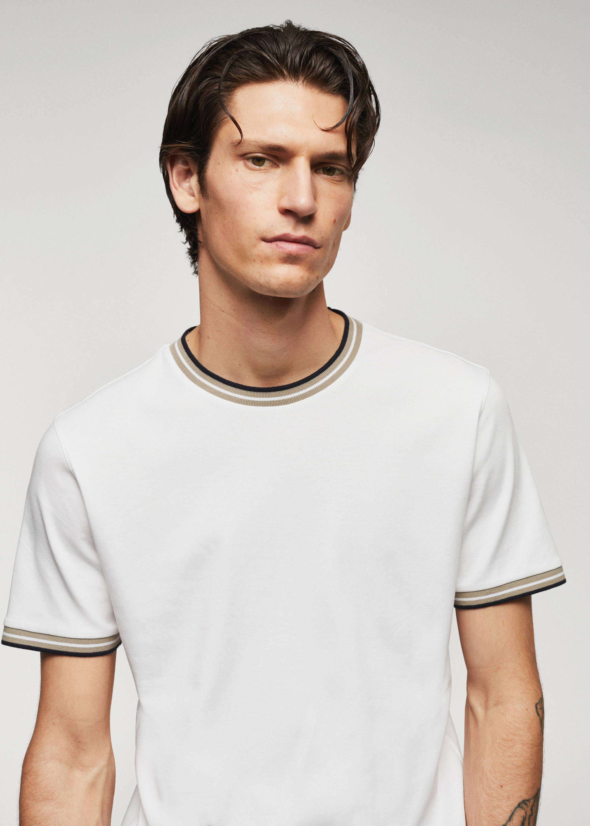 100% cotton t-shirt with contrast piping - Details of the article 1