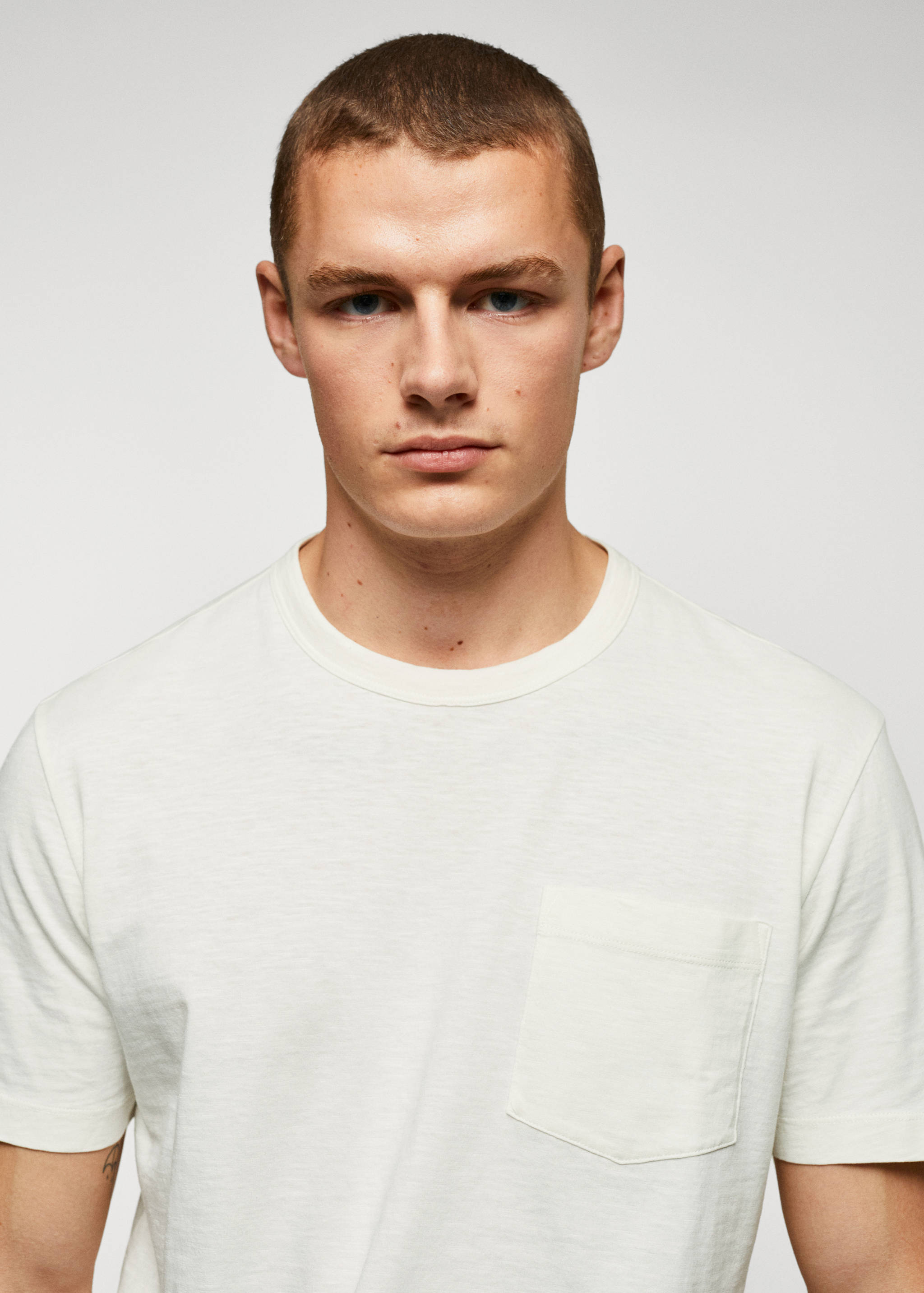 100% cotton t-shirt with pocket - Details of the article 1