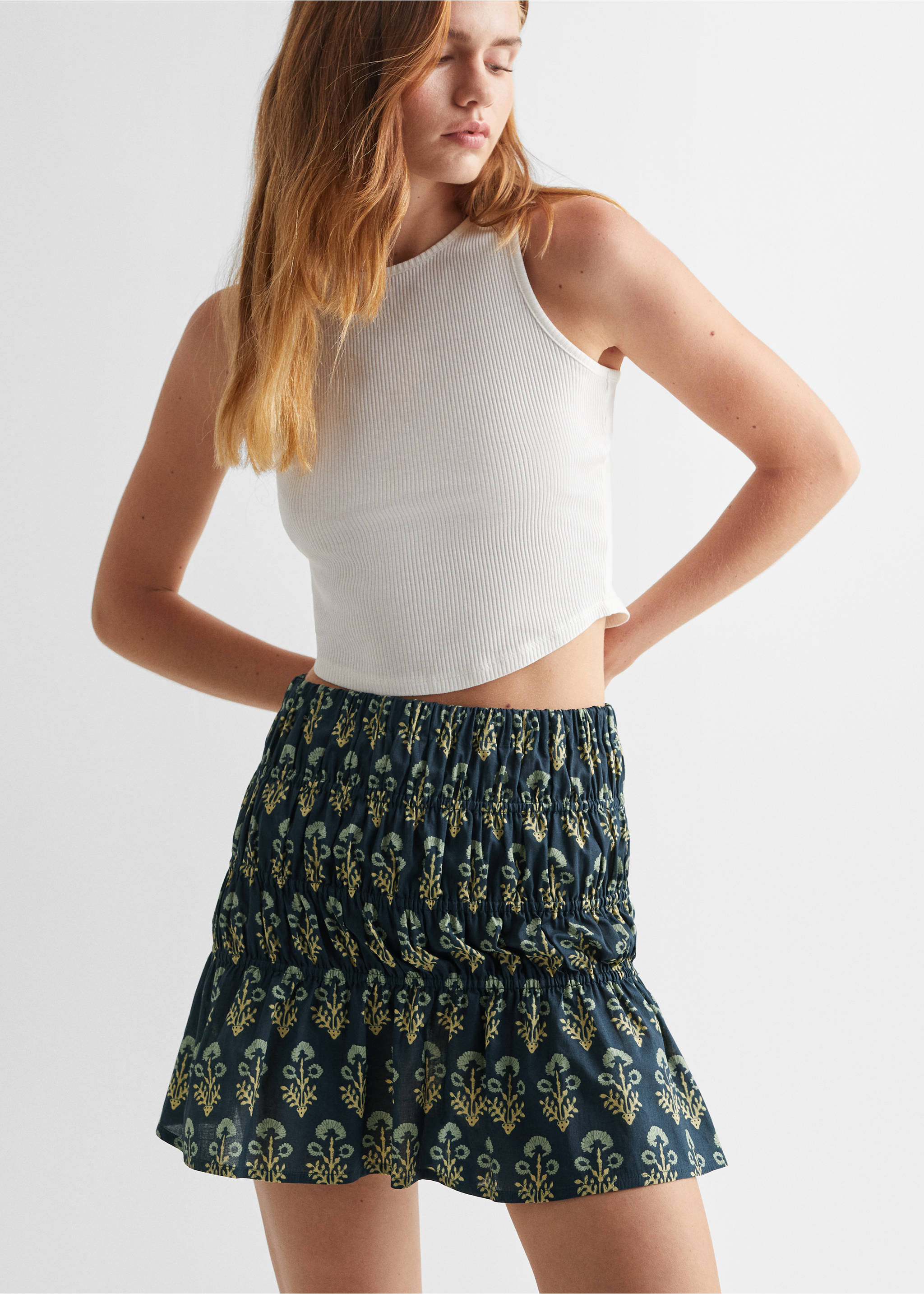 Gathered skirt with ruffle - Medium plane, Pastel Green. Ref: 57040808-00.