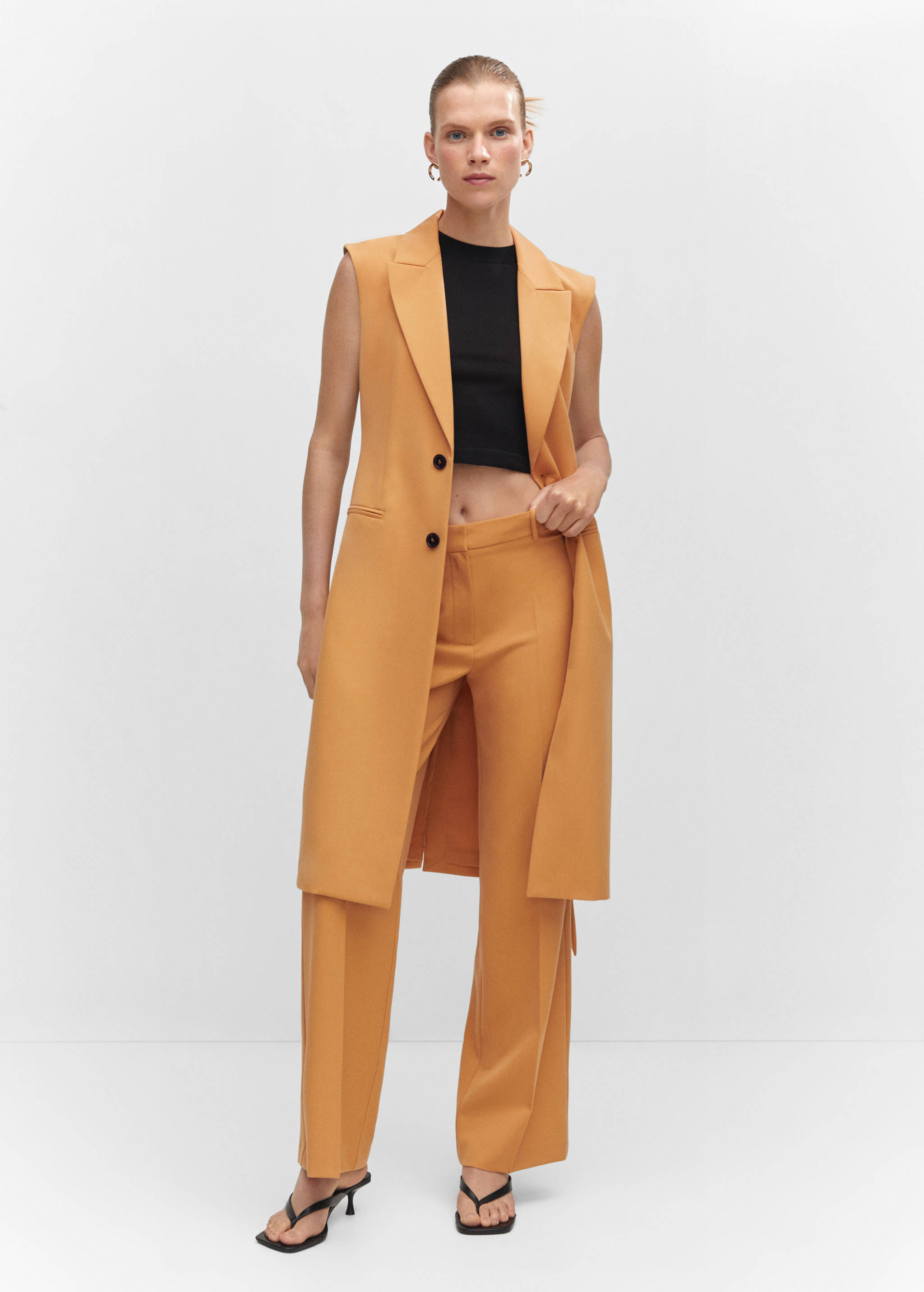 Long gilet with bow - General plane