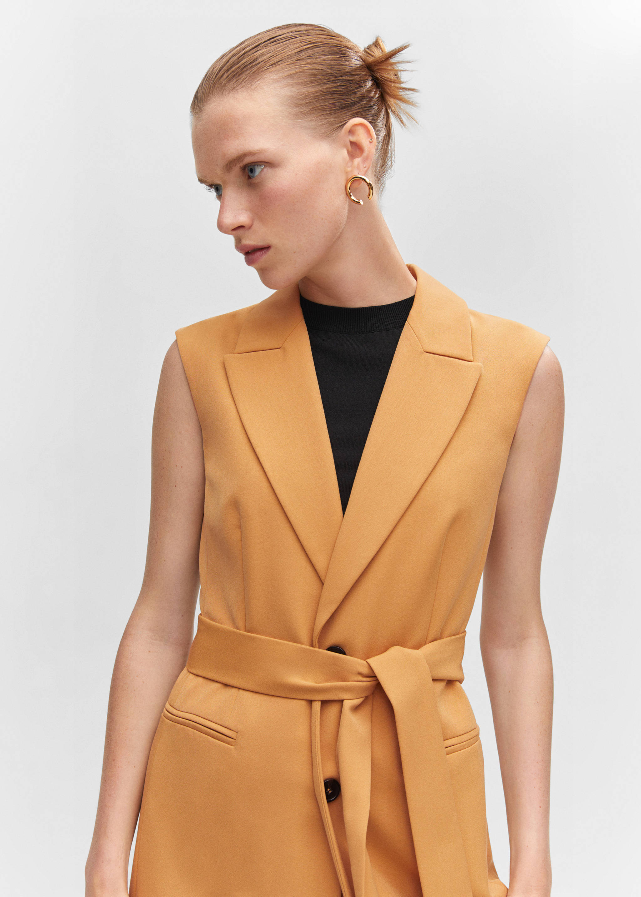 Long gilet with bow - Details of the article 1