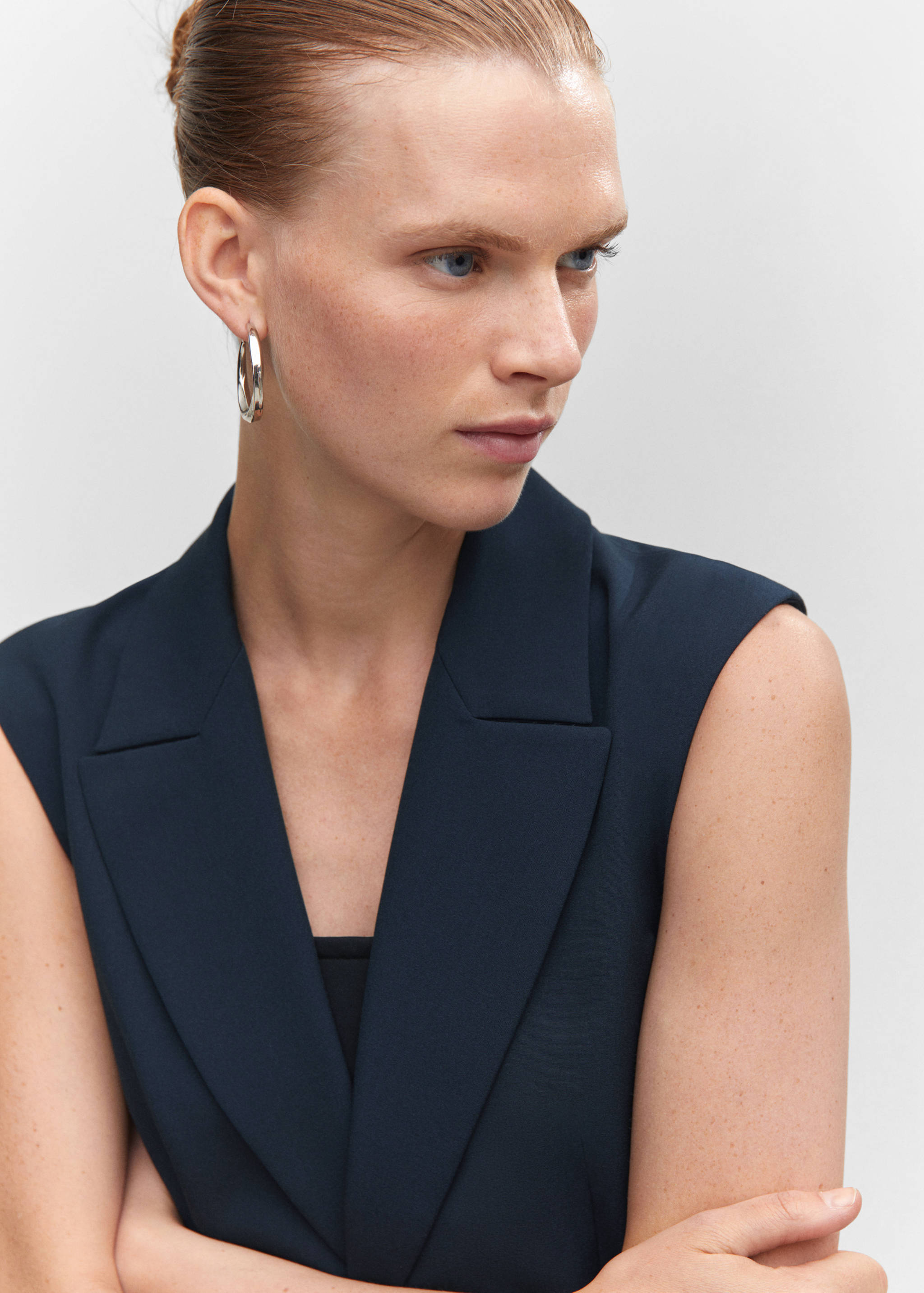 Long gilet with bow - Details of the article 1