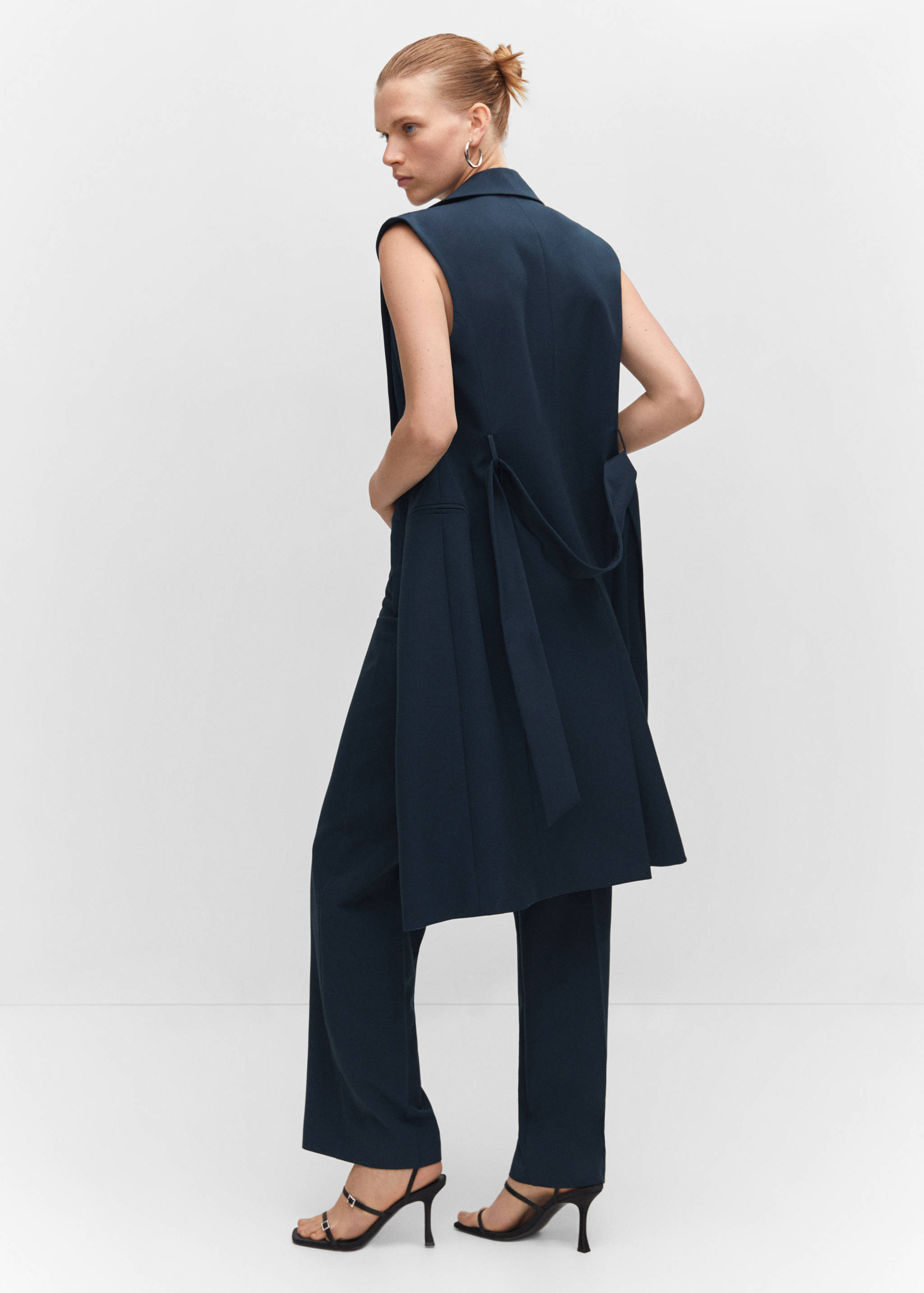 Long gilet with bow - Details of the article 2