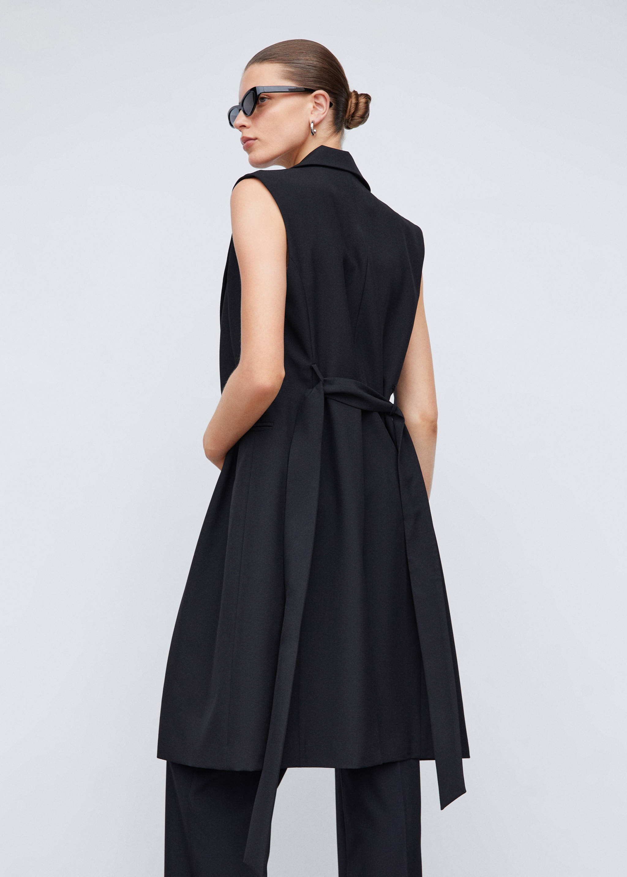 Long gilet with bow - Reverse of the article