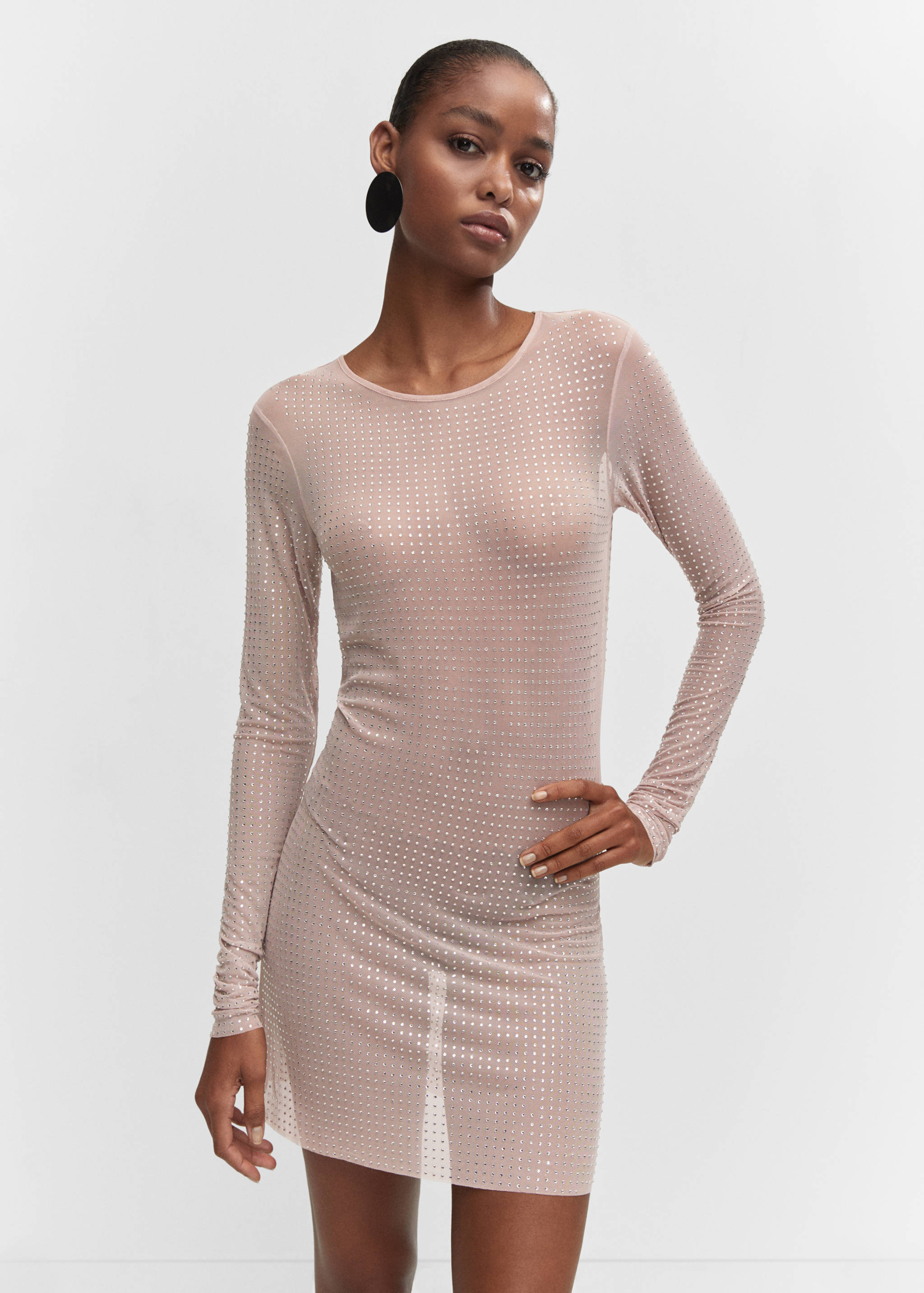 Sukienka z siateczki z kryształkami - Plan średni