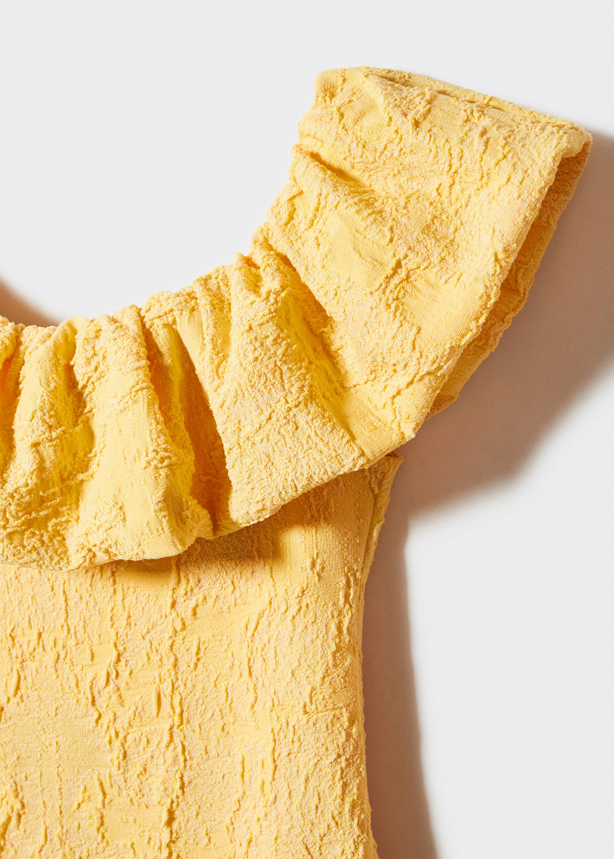 Strukturiertes Kleid, Volantsaum - Detail des Artikels 8