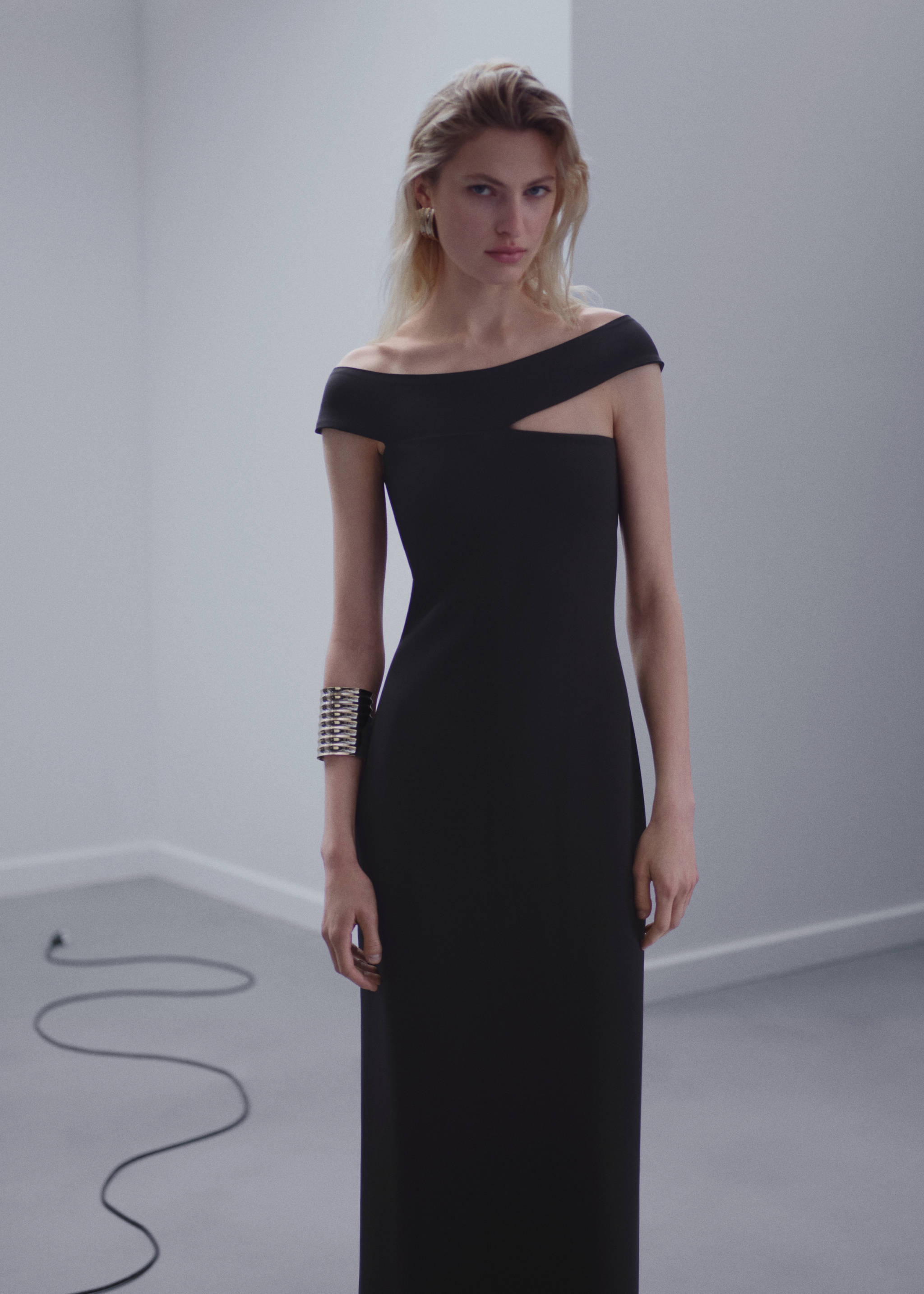 Asymmetric neckline dress - Medium plane