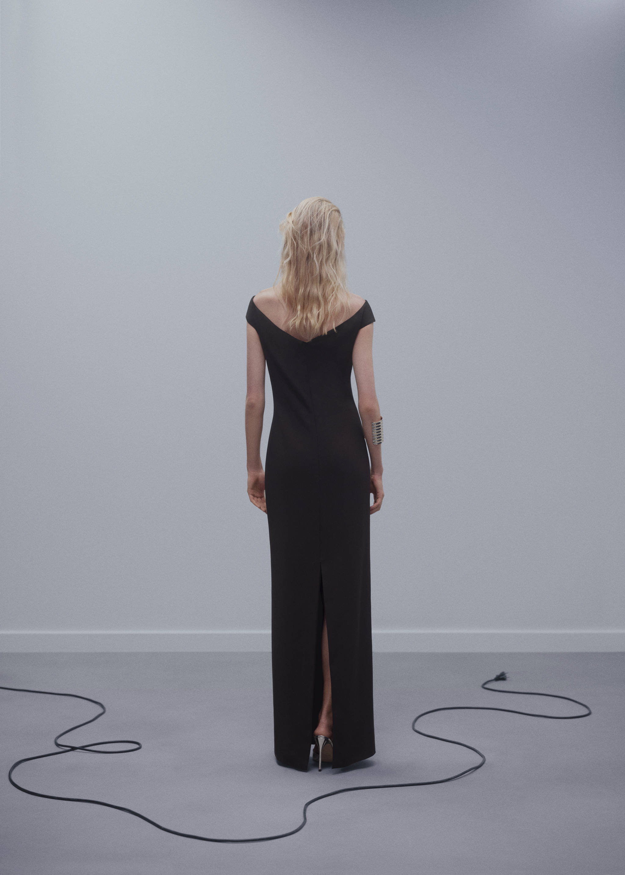 Asymmetric neckline dress - Reverse of the article