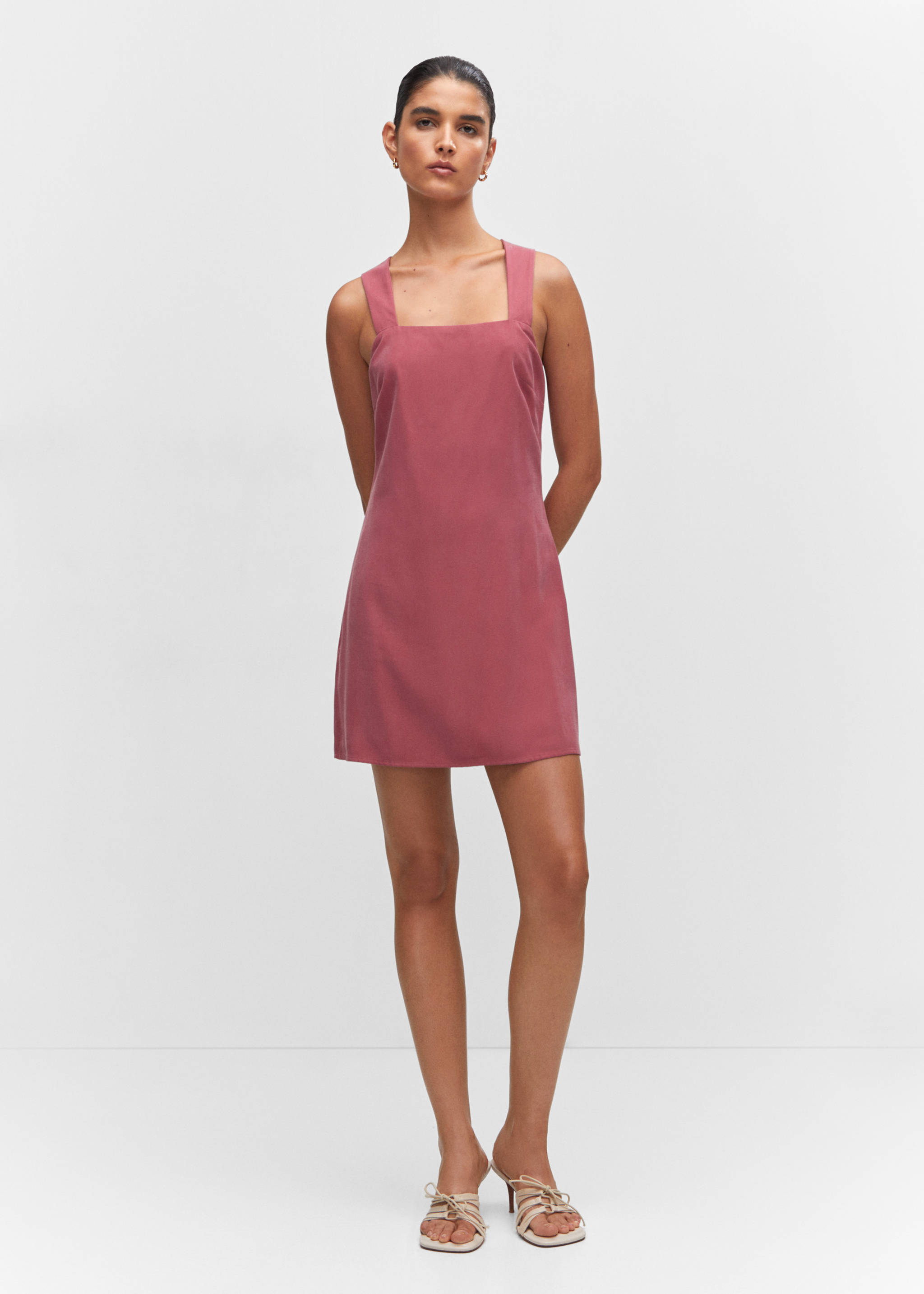 Rochie spate încrucișat - Plan general