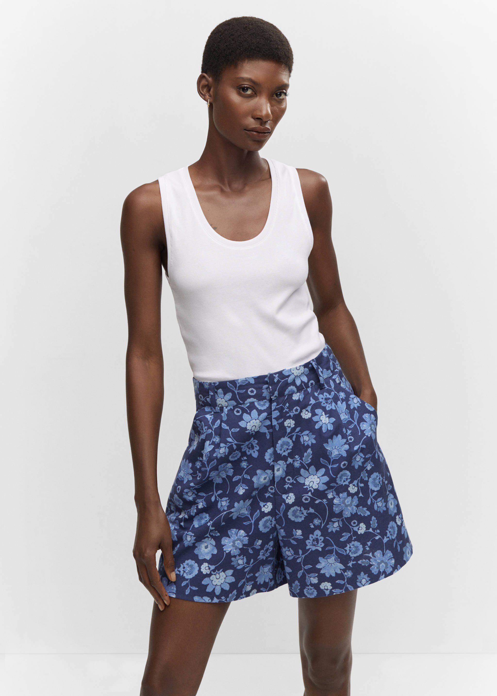 Shorts mit Blumenmuster - Mittlere Ansicht