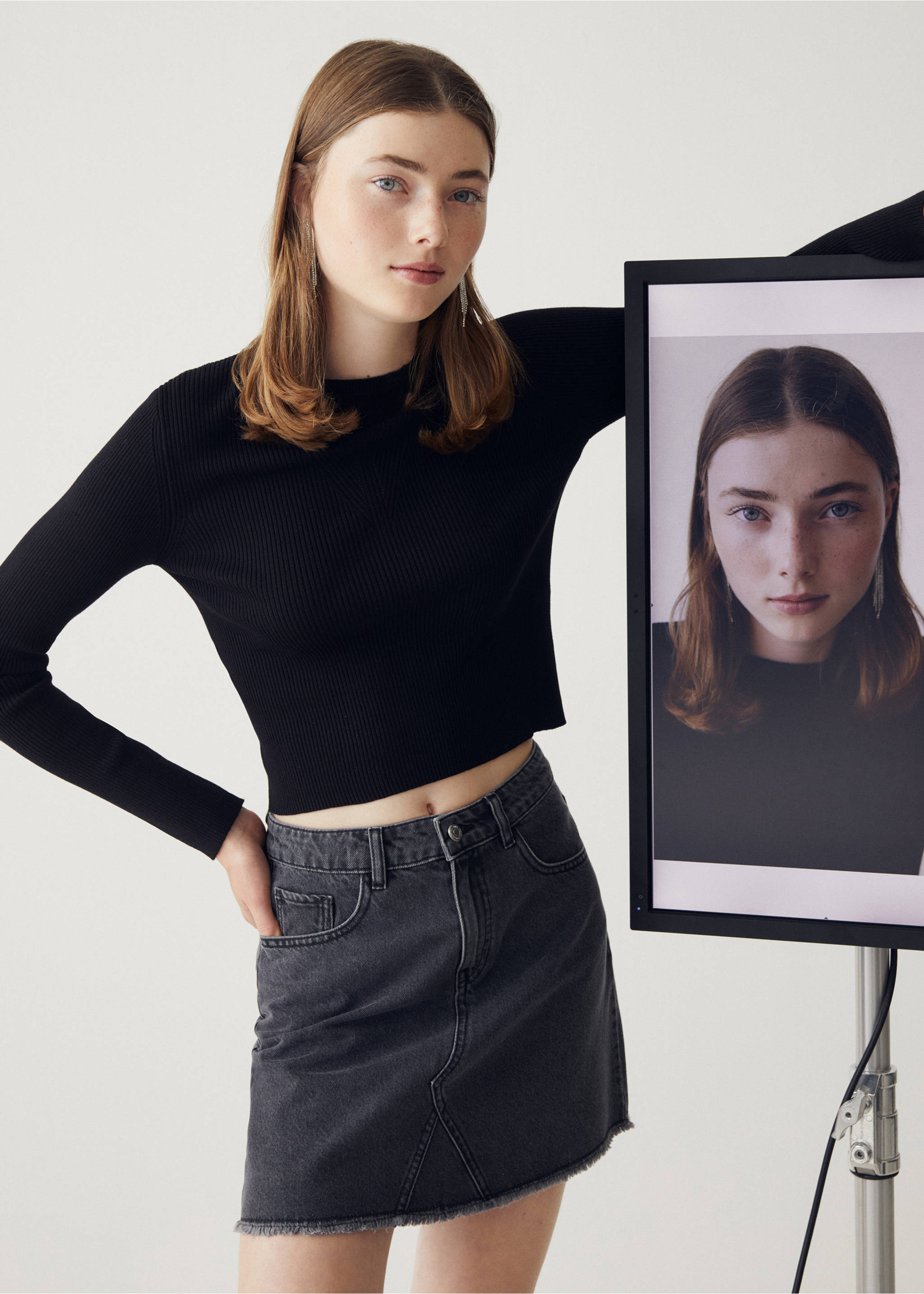 Denim mini-skirt - Details of the article 5, Denim Grey. Ref: 57043258-00.