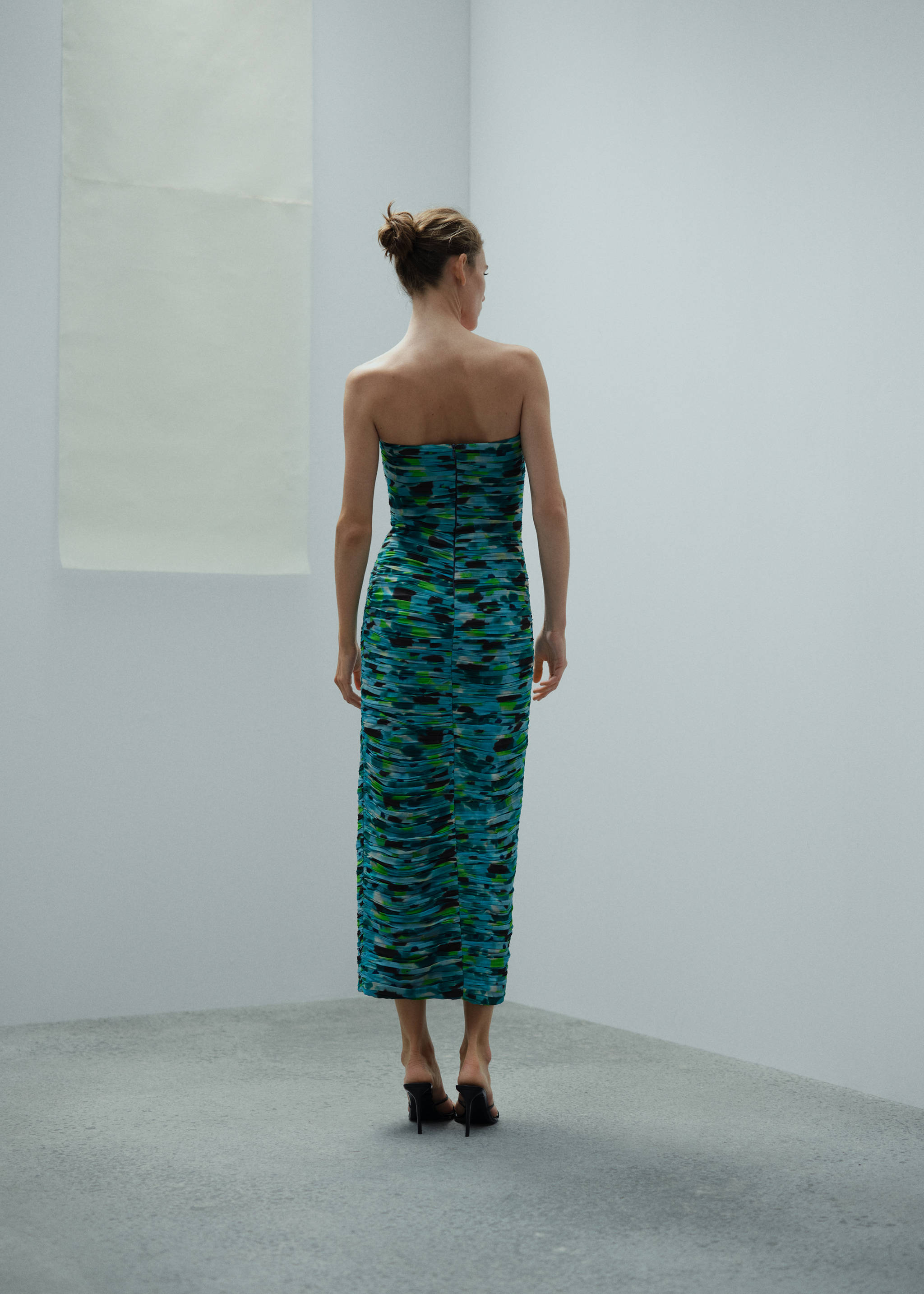 Gerafftes Kleid mit Herzausschnitt - Rückseite des Artikels, Türkis. Ref: 57043276-00.